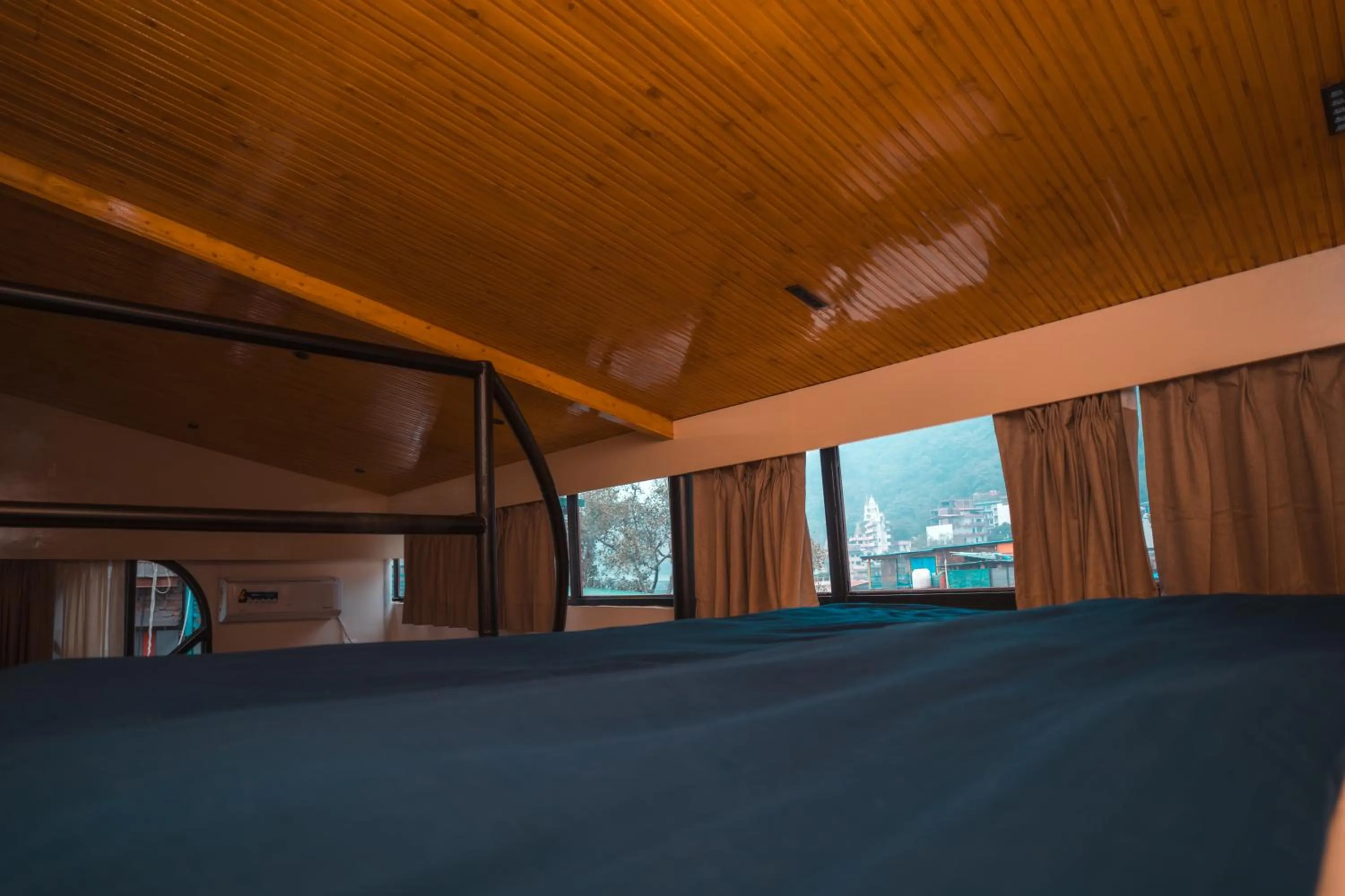 Bed in Joey's By The Ganges