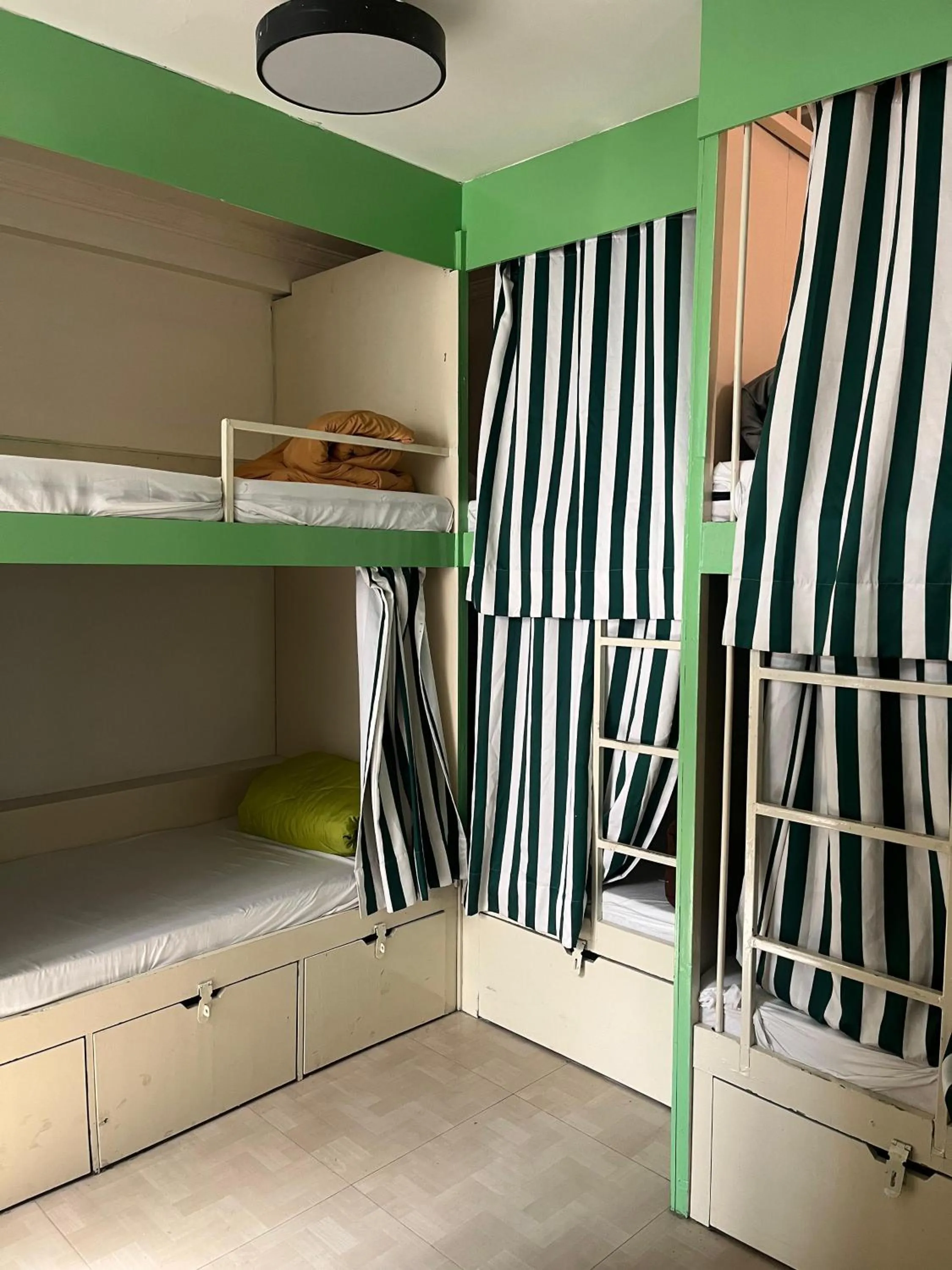 bunk bed, Bed in Joey's By The Ganges