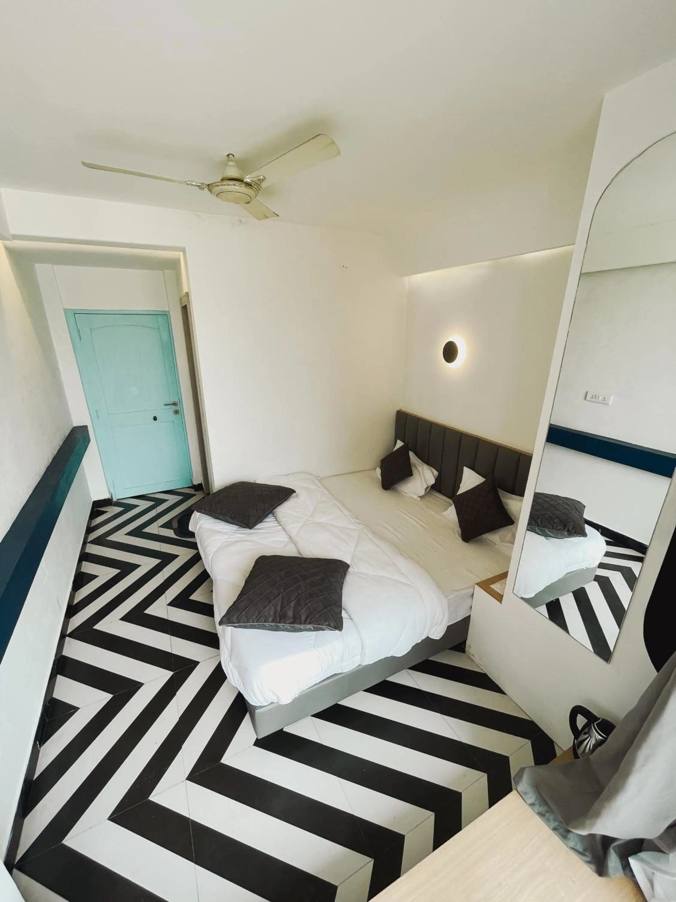 Bed in Joey's By The Ganges