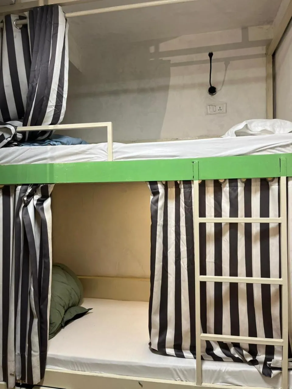 Bed in Joey's By The Ganges