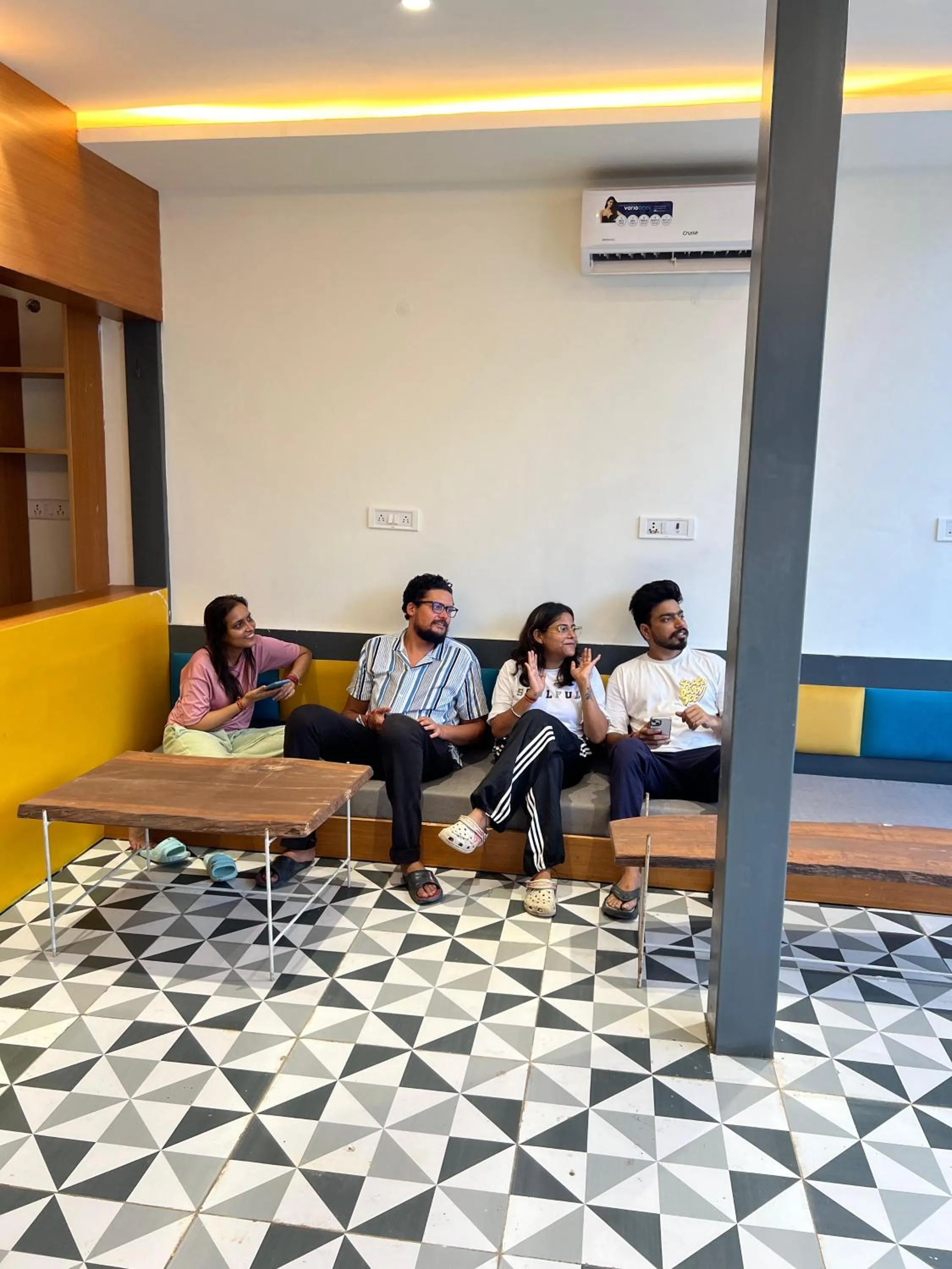 Seating area in Joey's By The Ganges