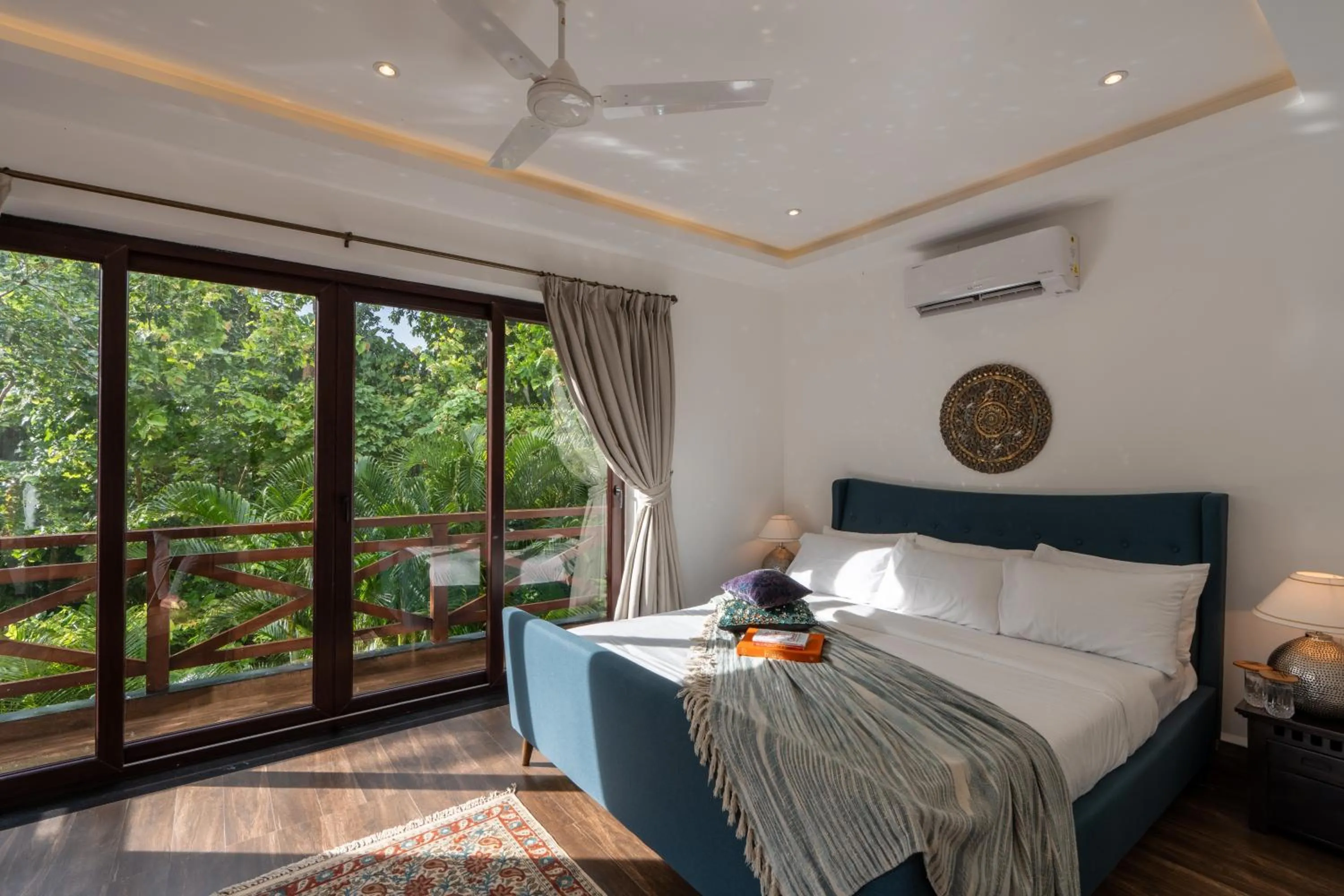 ELIVAAS 4 BHK with Pvt Pool & Entertainment Room - Indah