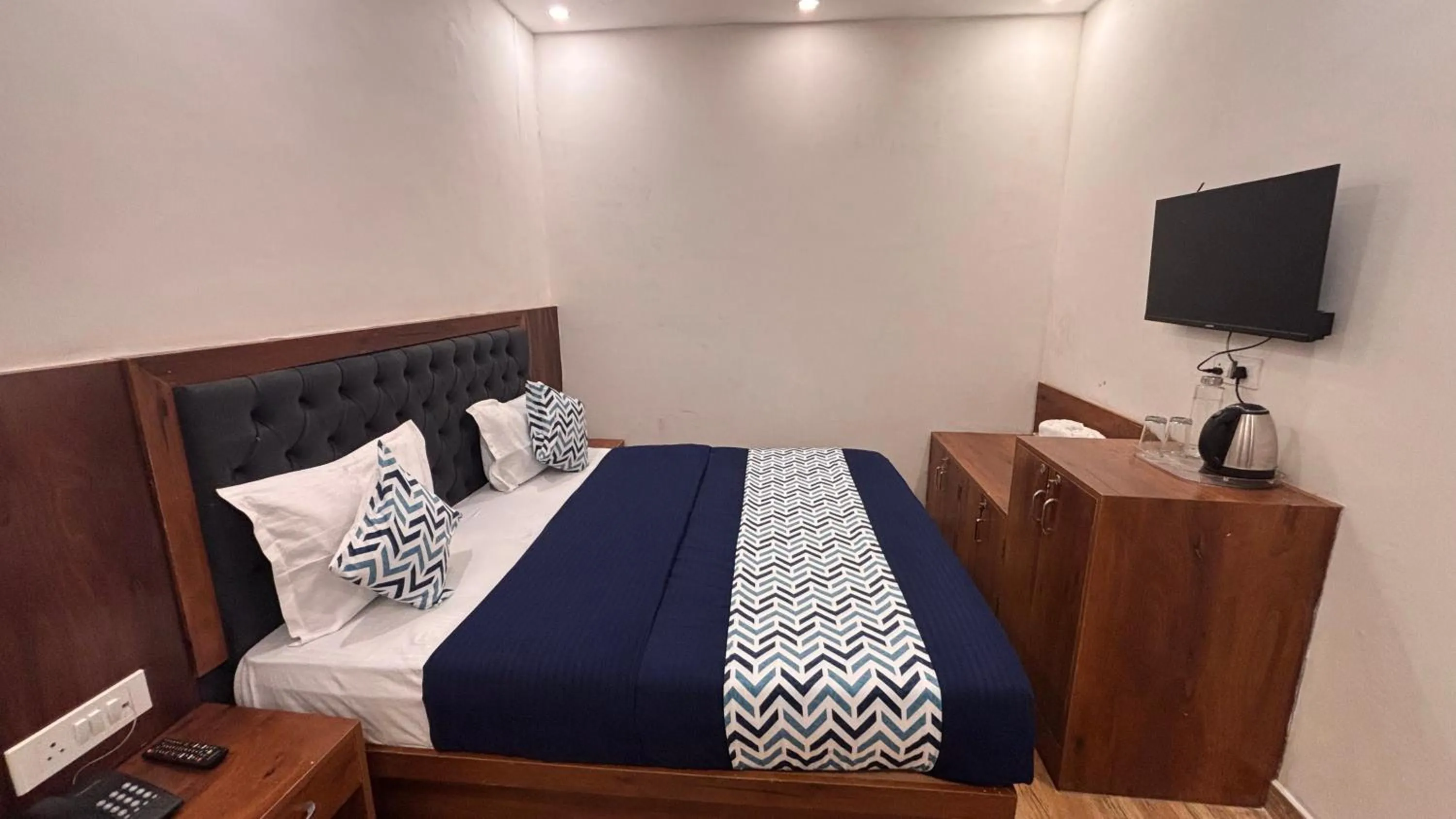 Bed in Shalom Backpackers Mussoorie