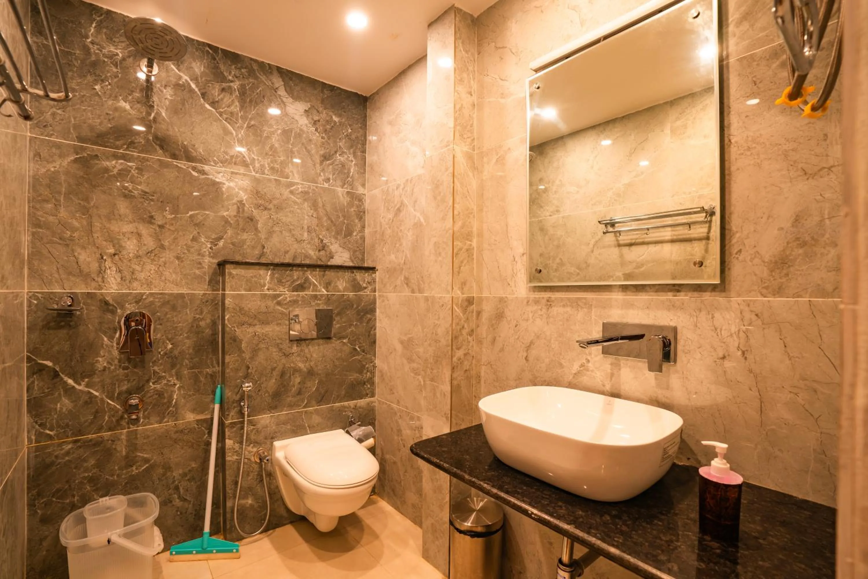 Toilet in Shalom Backpackers Mussoorie