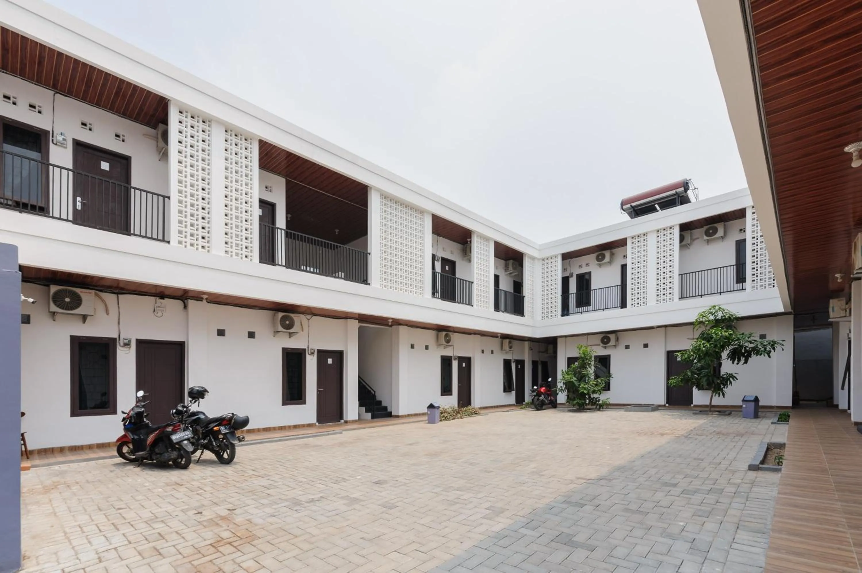 Property building in RedDoorz Plus Syariah near Mall Boemi Kedaton Lampung