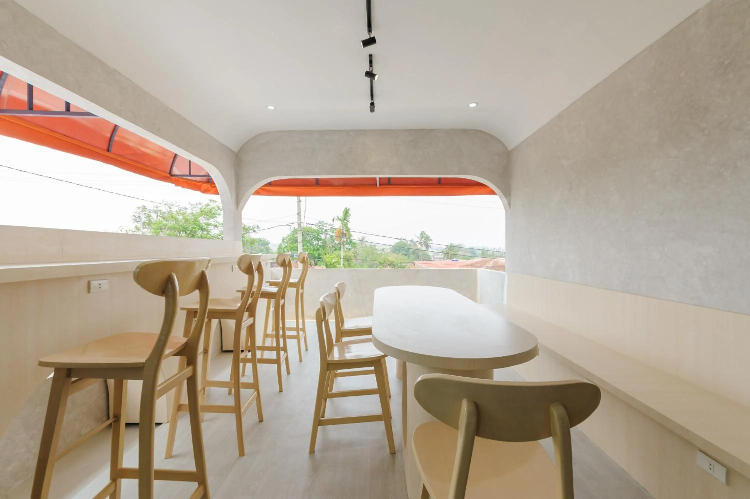 Restaurant/places to eat in RedDoorz Plus Syariah near Mall Boemi Kedaton Lampung