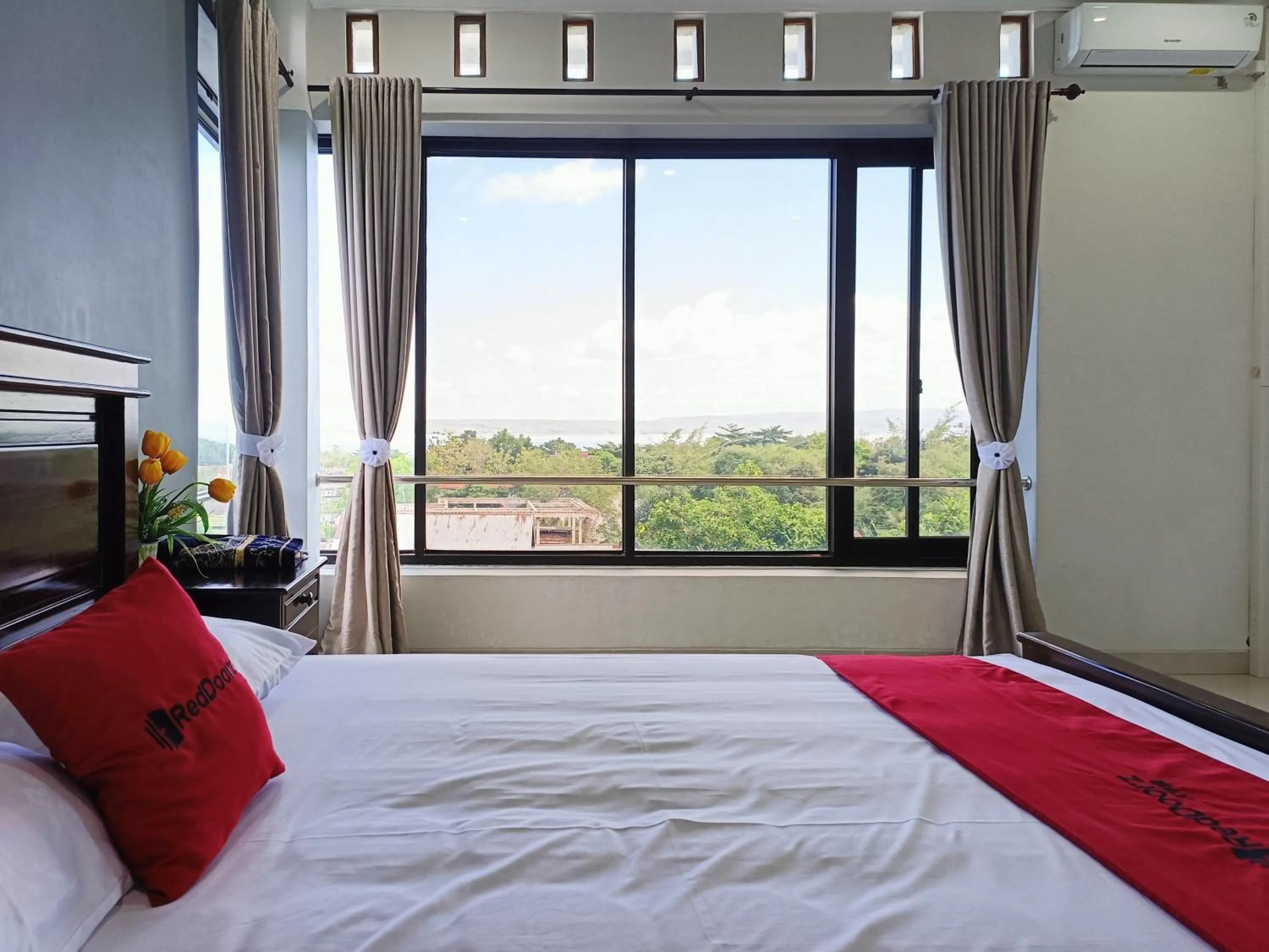 Bed in RedDoorz @ Green Homestay Syariah Baubau