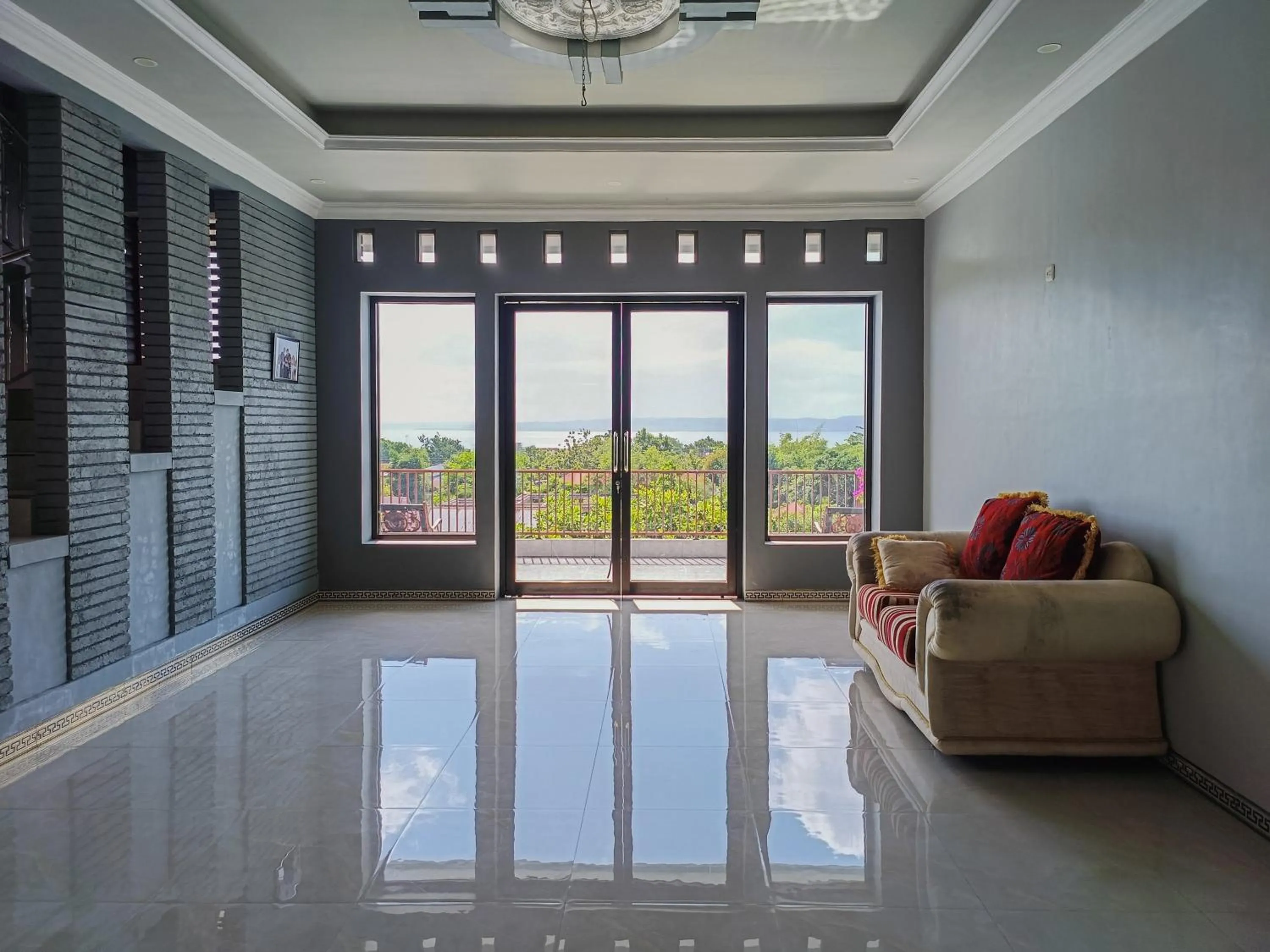 Seating area in RedDoorz @ Green Homestay Syariah Baubau