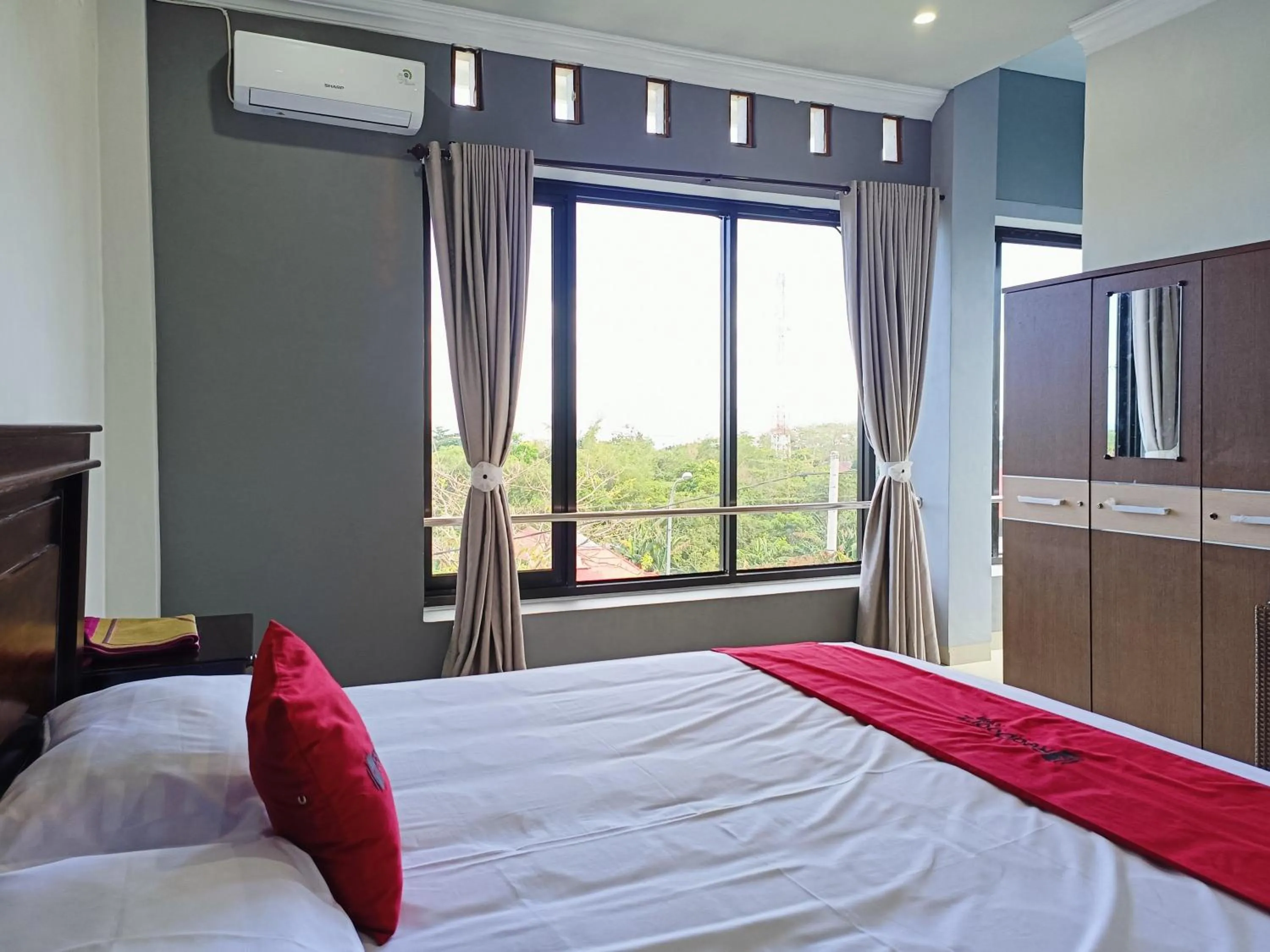 Bed in RedDoorz @ Green Homestay Syariah Baubau