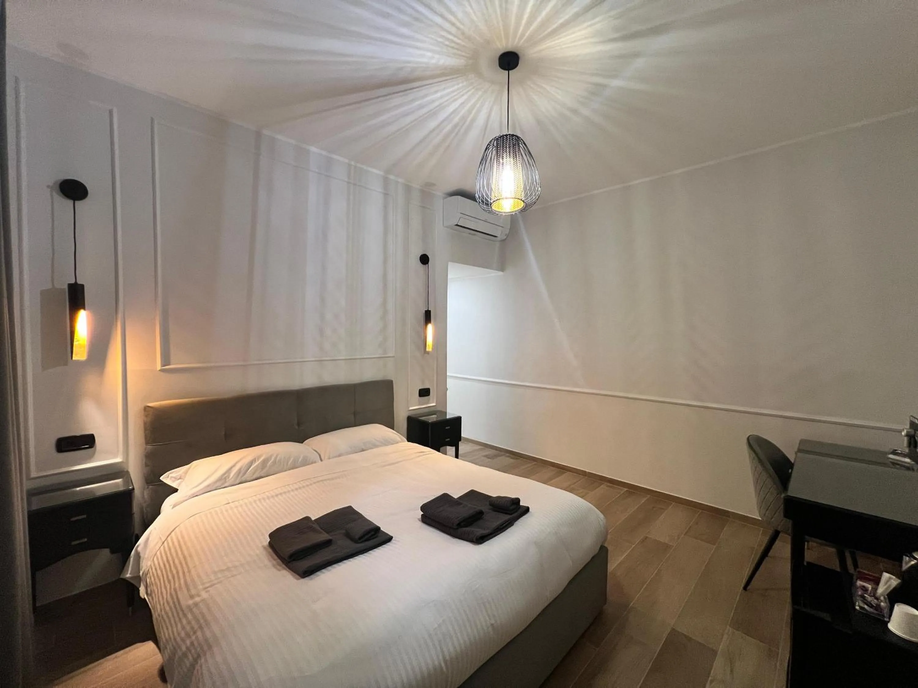 Bedroom, Bed in Avec Moi Roma