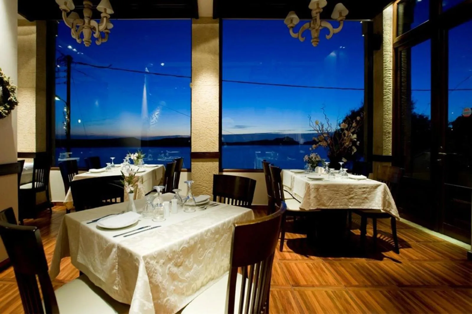 Restaurant/places to eat in Tina's House