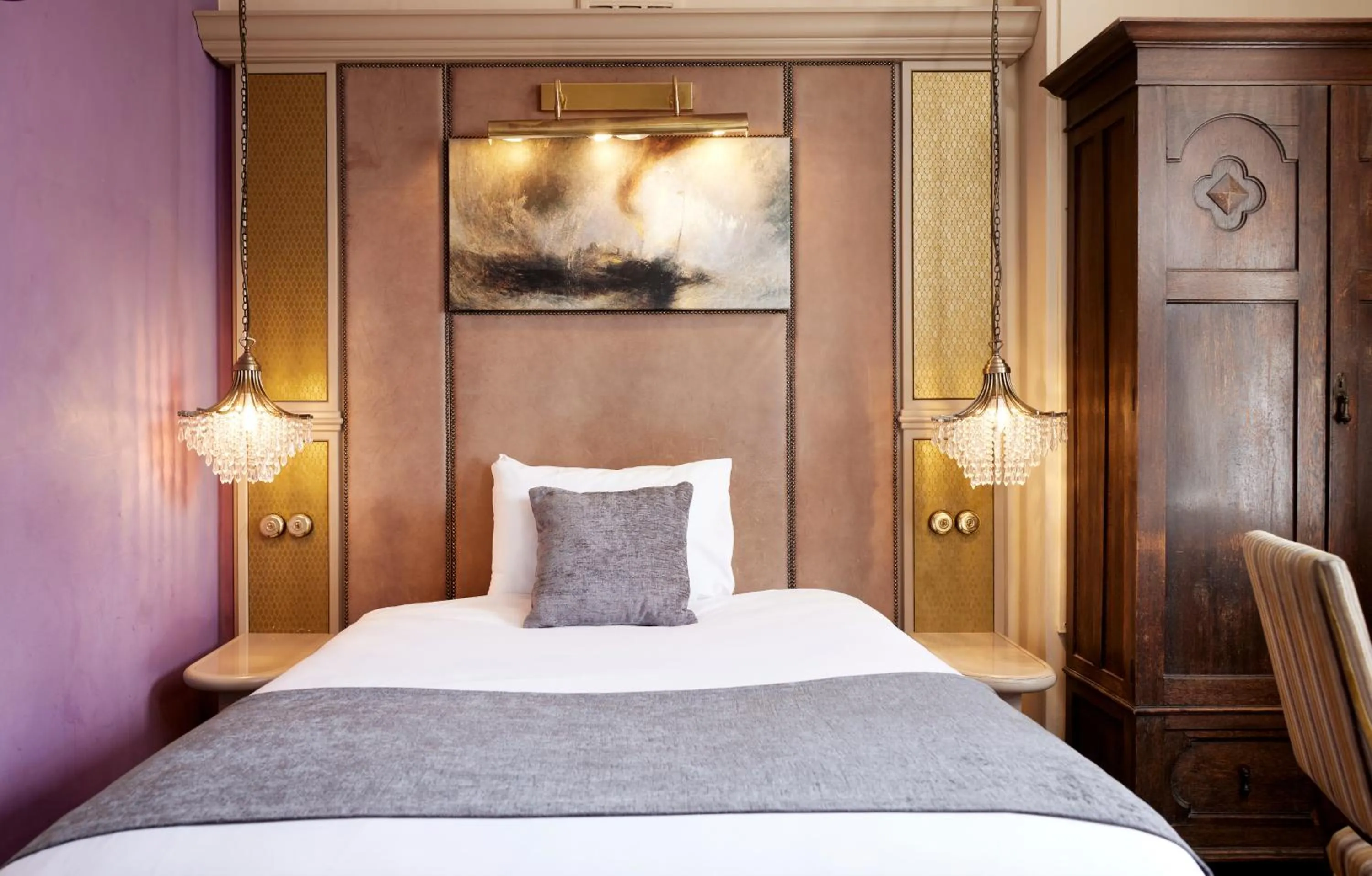 Bedroom, Bed in Fountain Inn by Greene King Inns