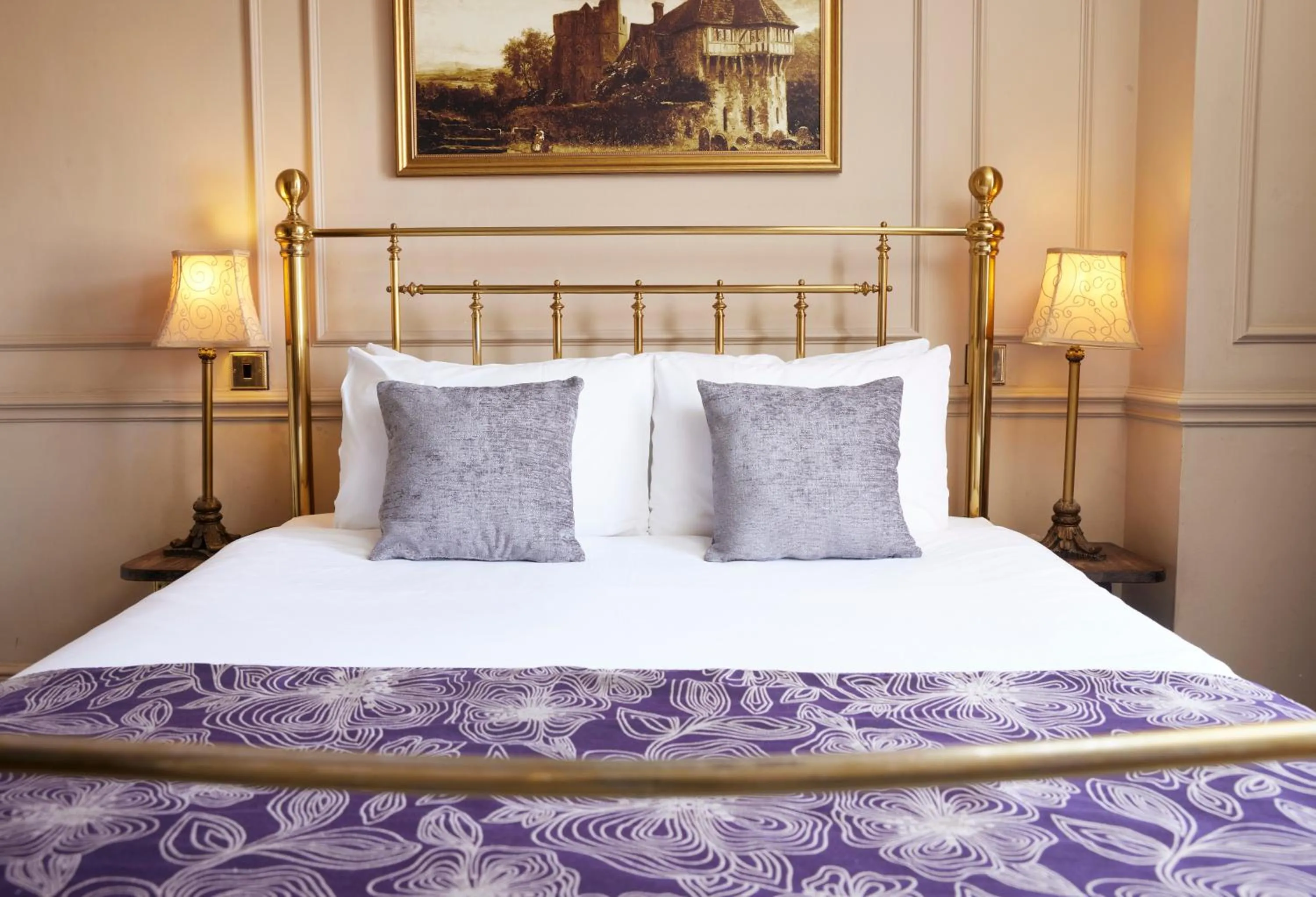 Bed in Fountain Inn by Greene King Inns