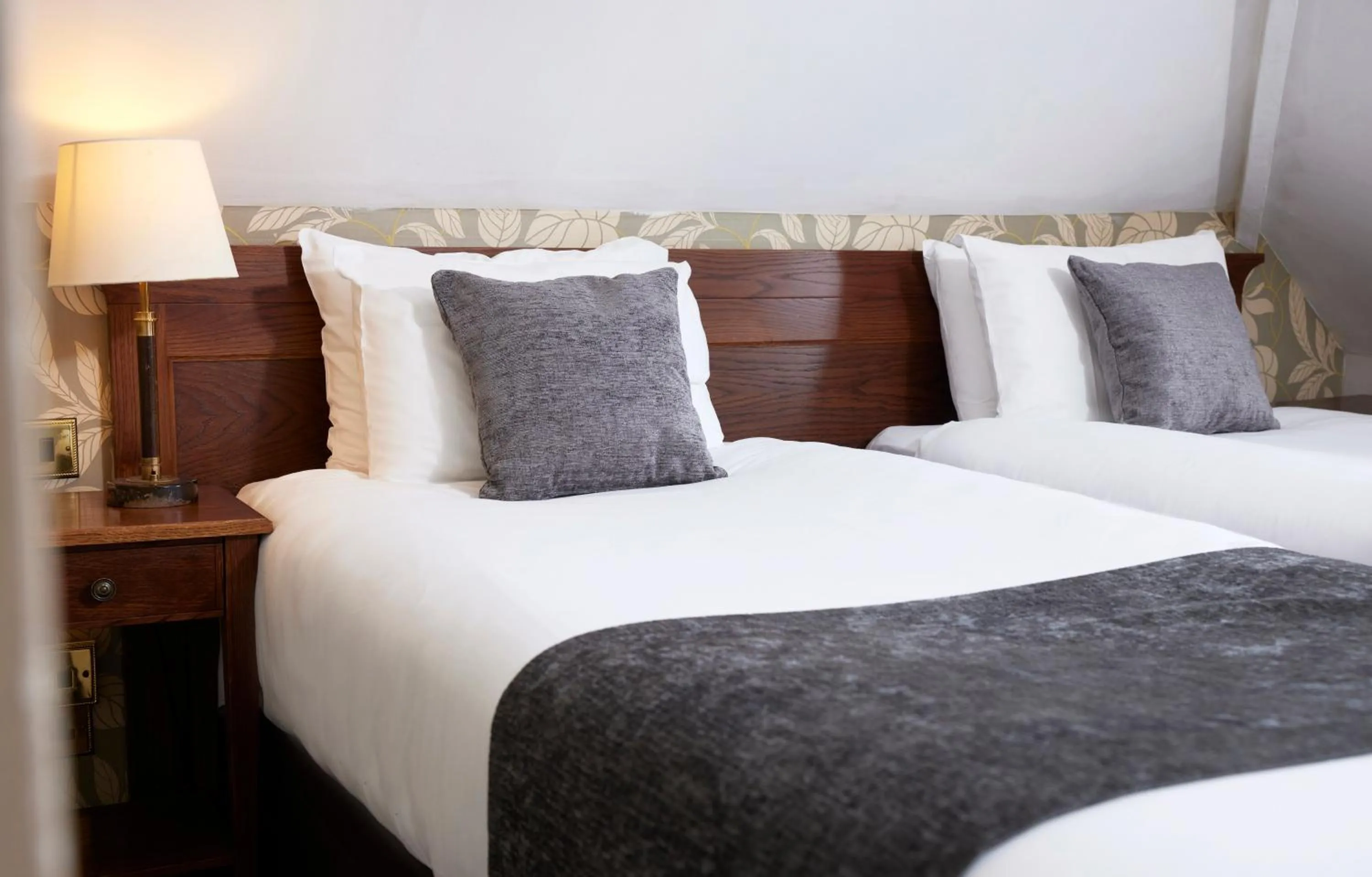 Bedroom, Bed in Fountain Inn by Greene King Inns