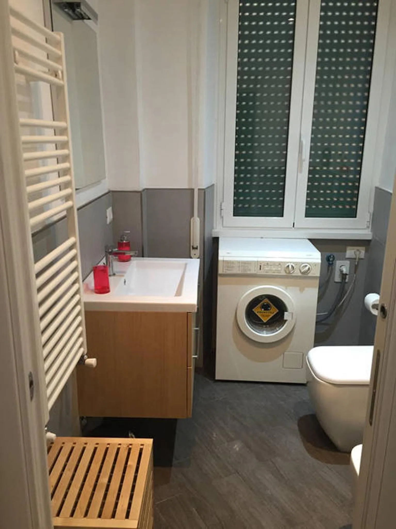 Bathroom in Bed & Puppets