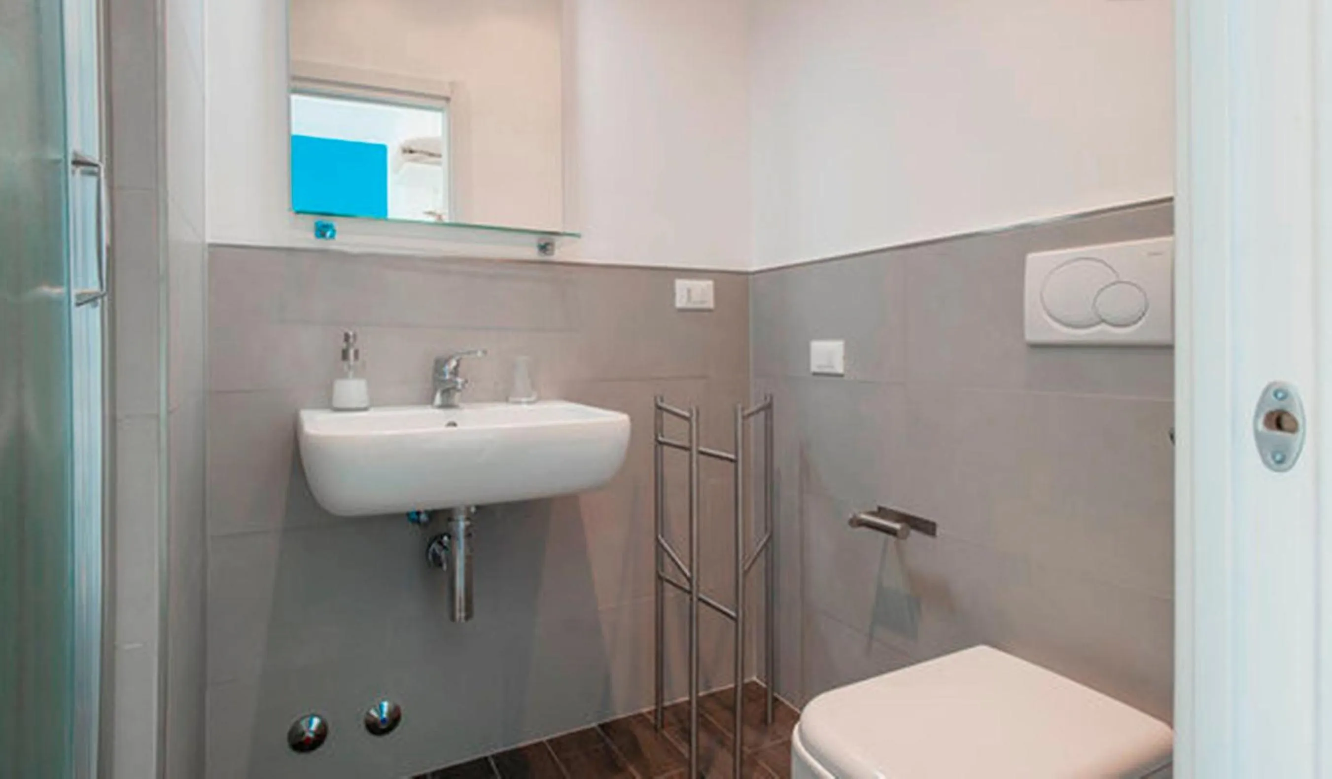 Bathroom in Bed & Puppets