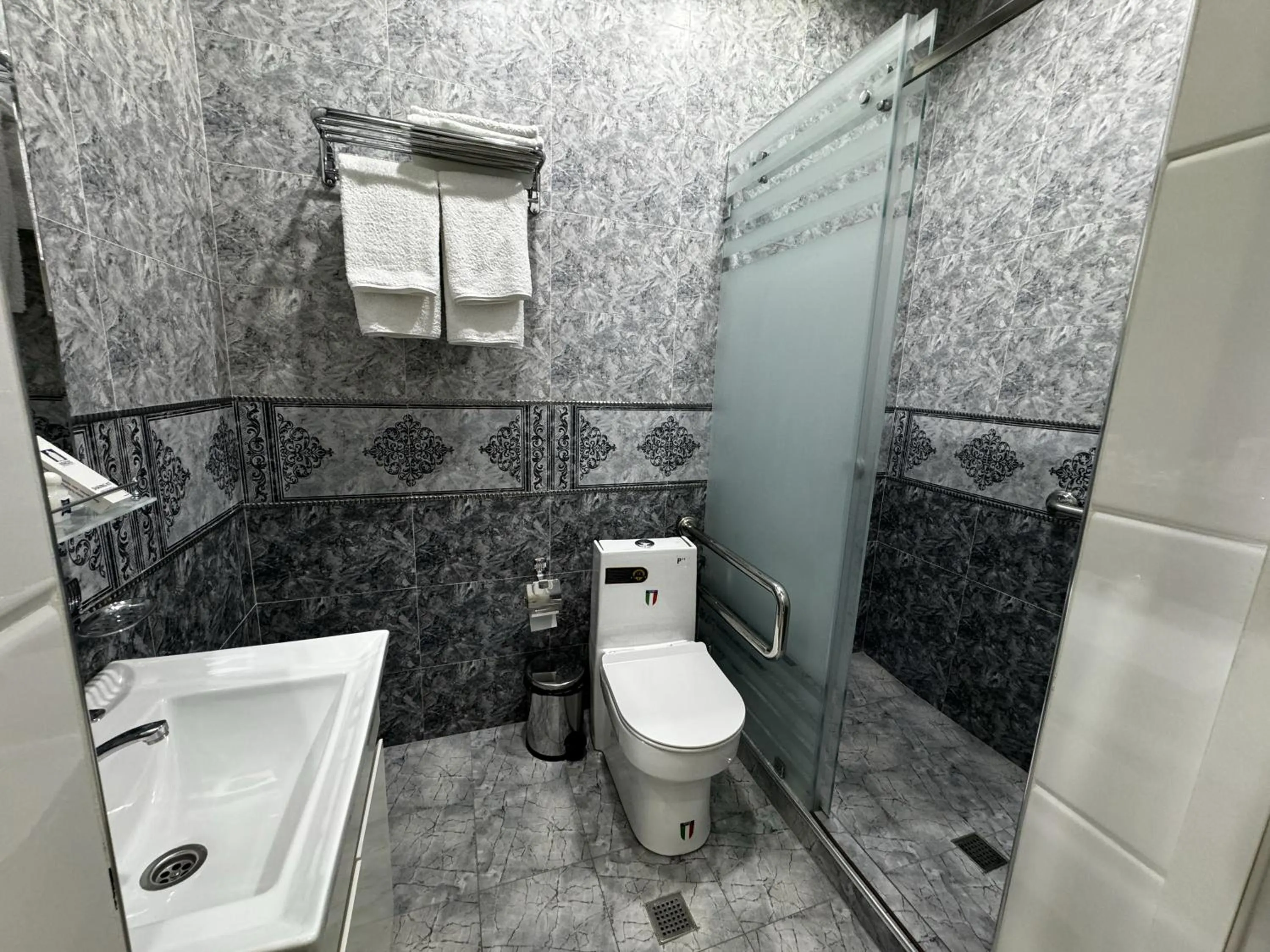 Shower in BEX SUENO HOTEL