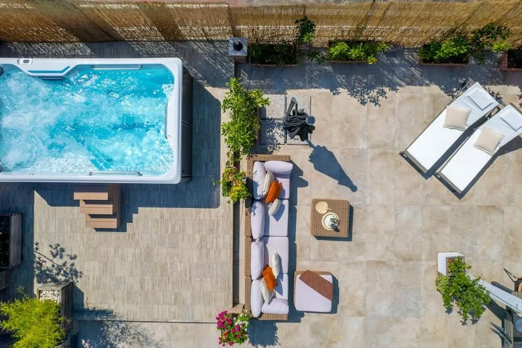 [Via Indipendenza] – Attico di lusso con Piscina