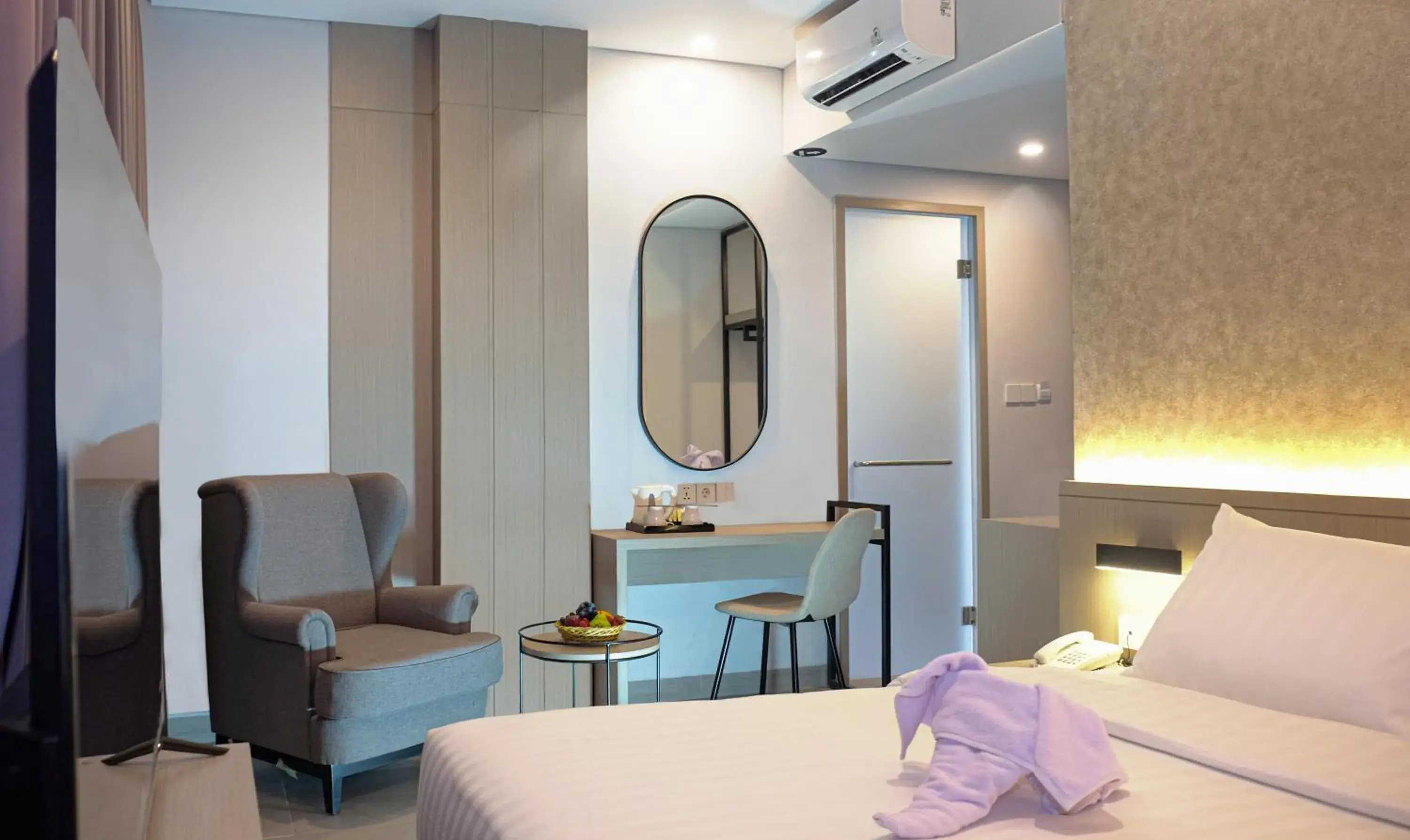 Suite in Front One Boutique Hotel Taman Anggrek Suite in Front One Boutique Hotel Taman Anggrek