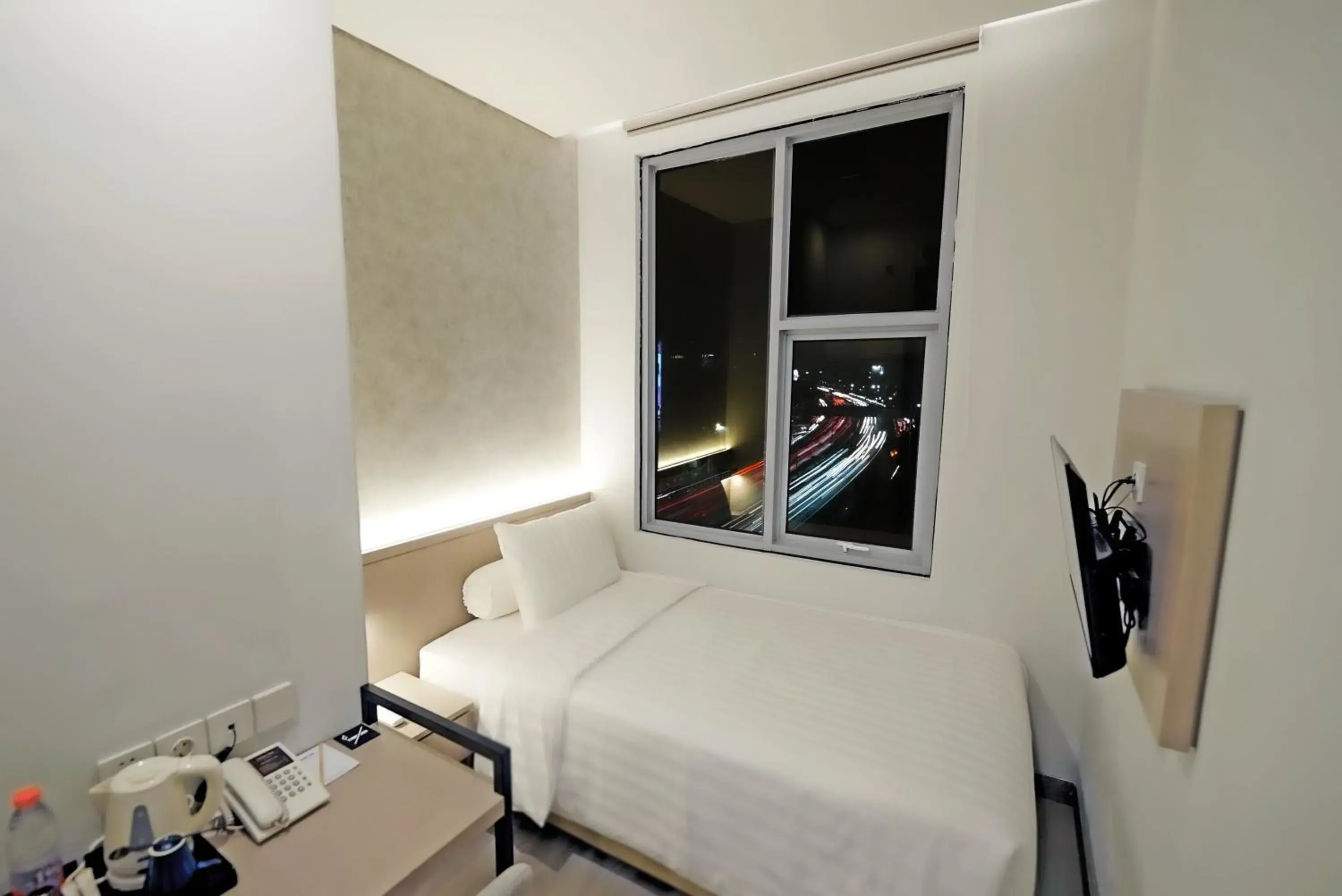 Single Room in Front One Boutique Hotel Taman Anggrek Single Room in Front One Boutique Hotel Taman Anggrek