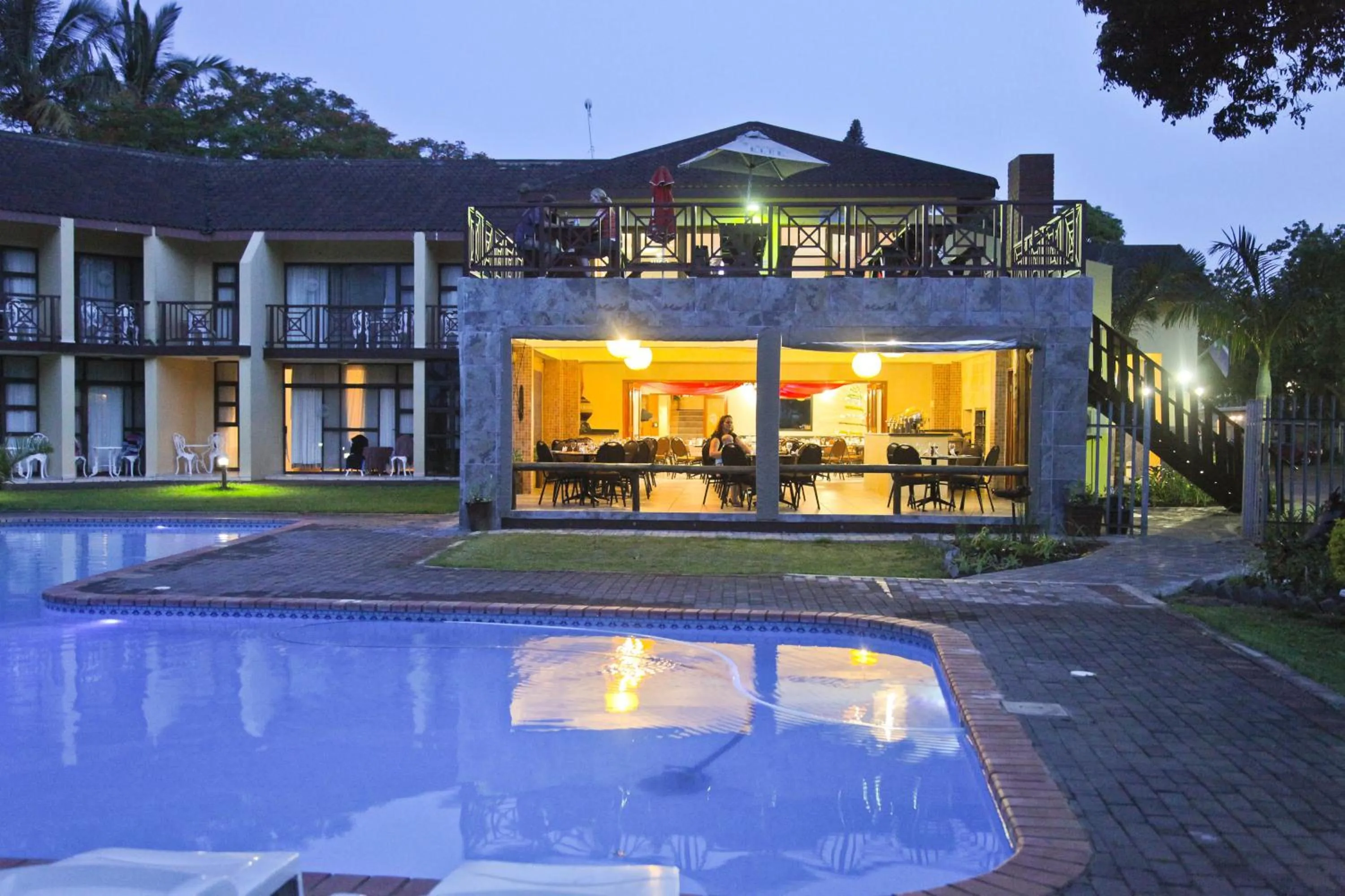 Restaurant/places to eat in Elephant Lake Hotel