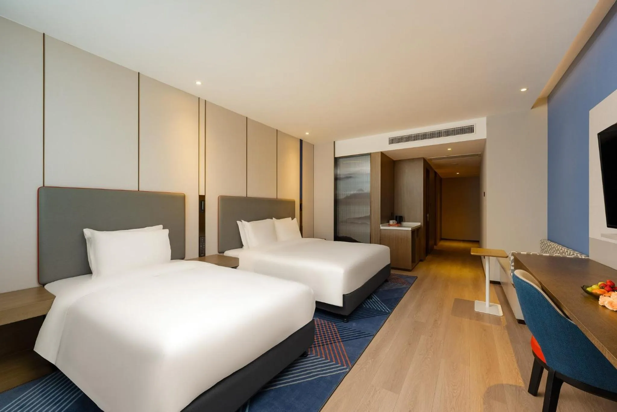 Photo of the whole room, Bed in Holiday Inn Express Suzhou Bay by IHG