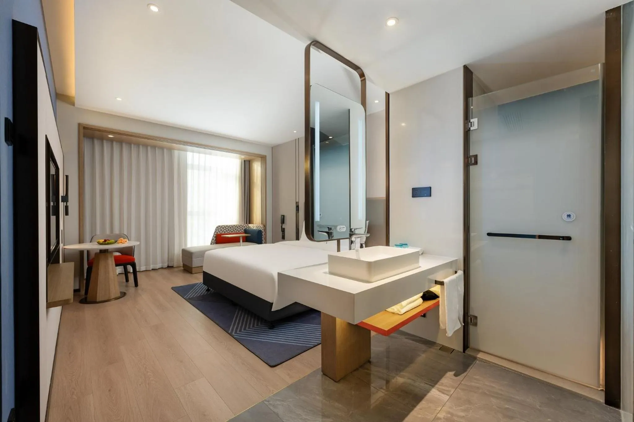 Photo of the whole room, Bed in Holiday Inn Express Suzhou Bay by IHG