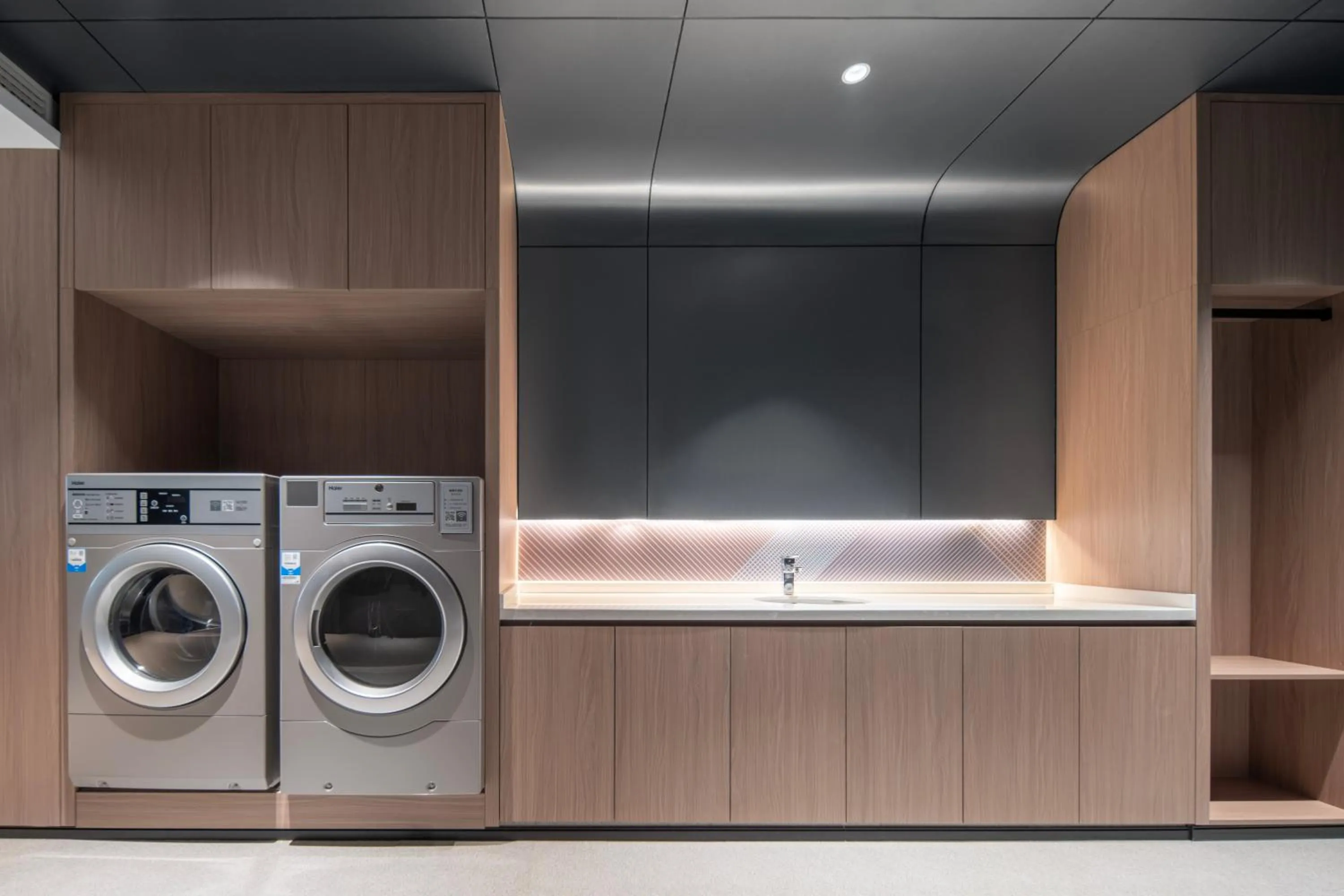 washing machine in Holiday Inn Express Mianyang Sci-Tech City by IHG