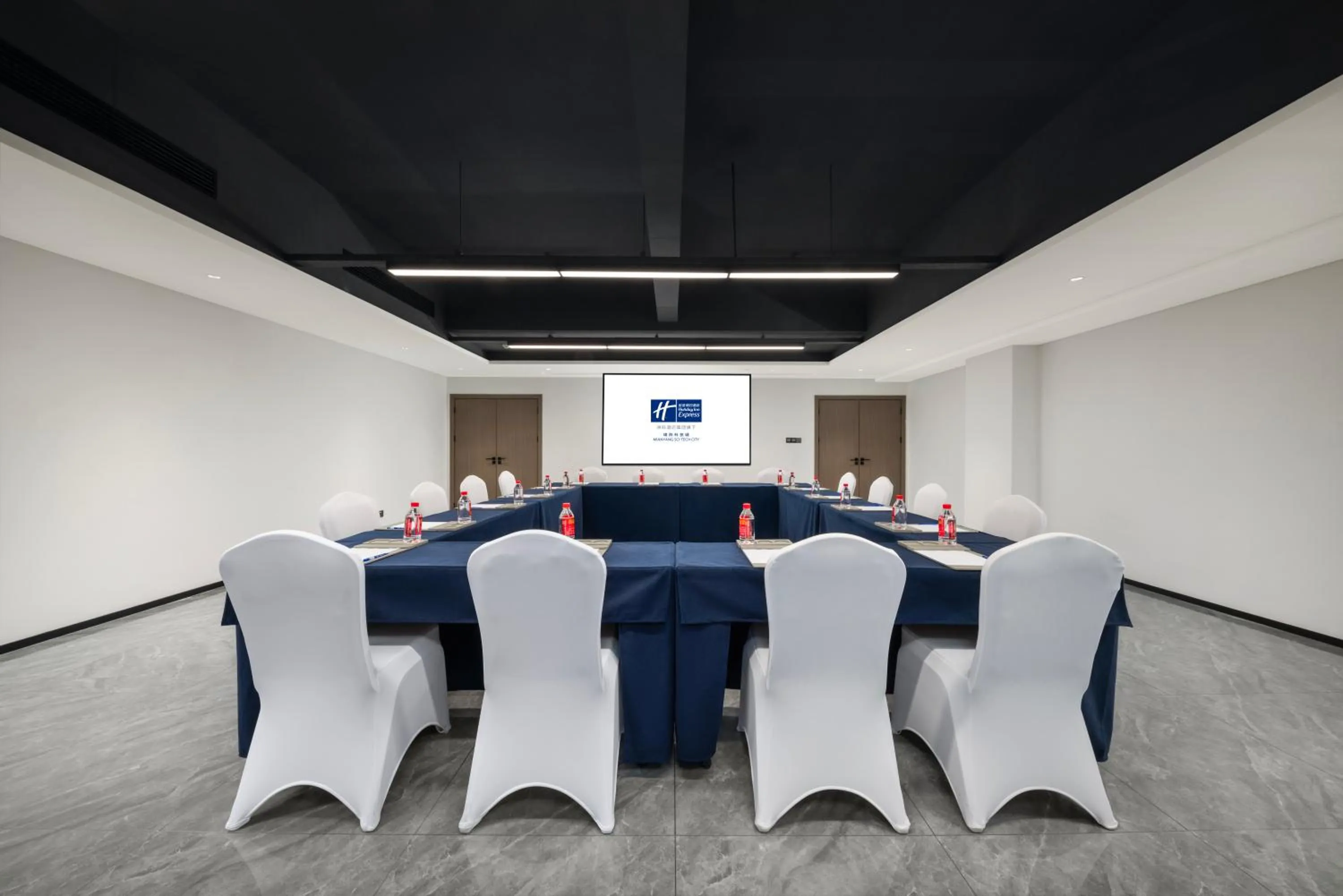 Meeting/conference room in Holiday Inn Express Mianyang Sci-Tech City by IHG