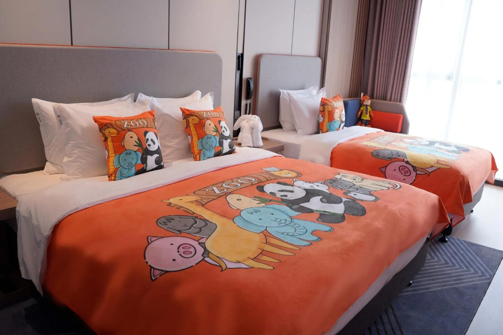 Photo of the whole room, Bed in Holiday Inn Express Shantou Chenghai