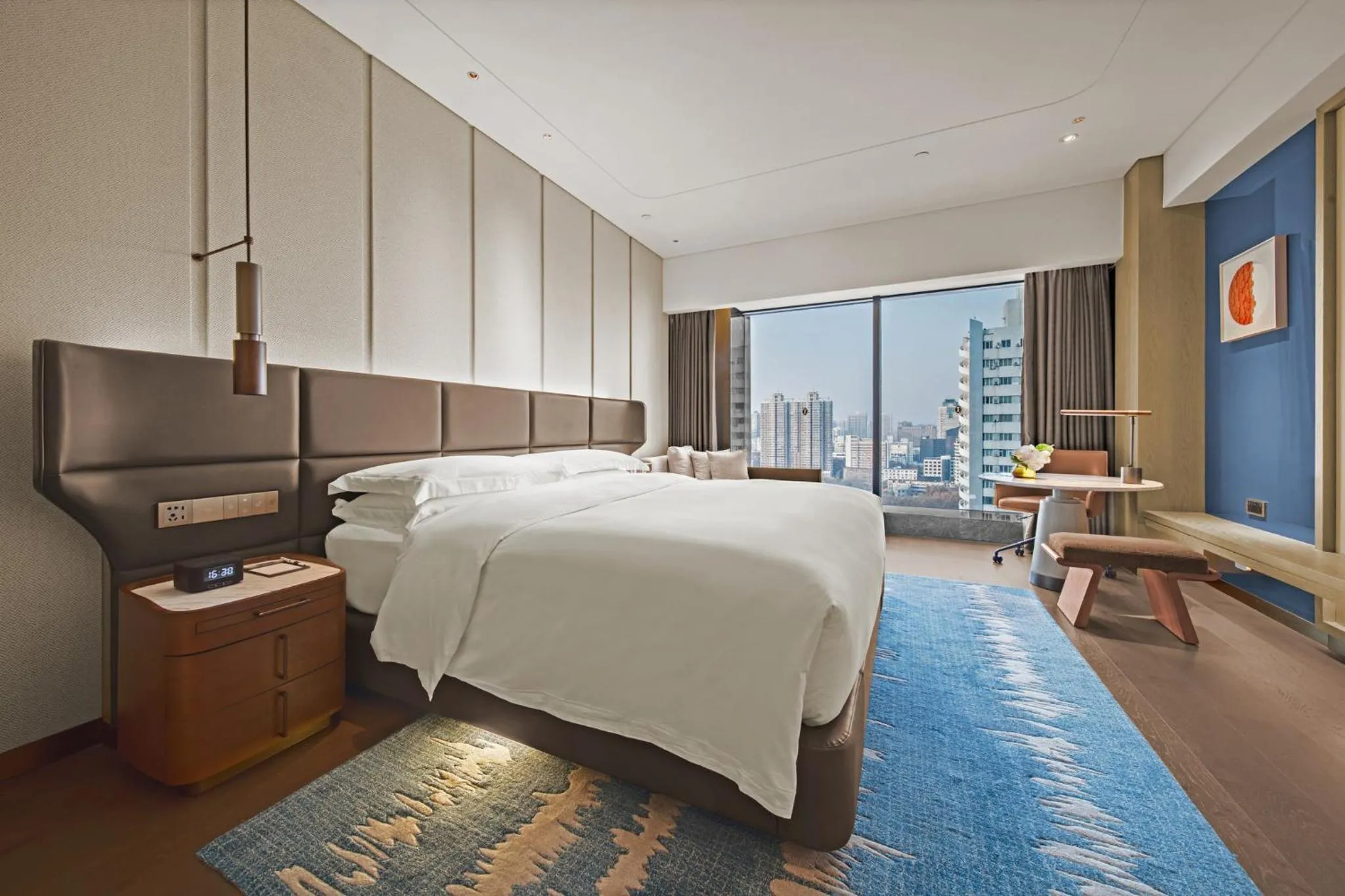 Photo of the whole room, Bed in InterContinental Hotels Zhengzhou