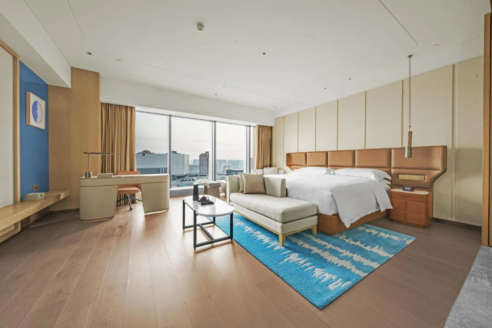 Photo of the whole room, Bed in InterContinental Hotels Zhengzhou