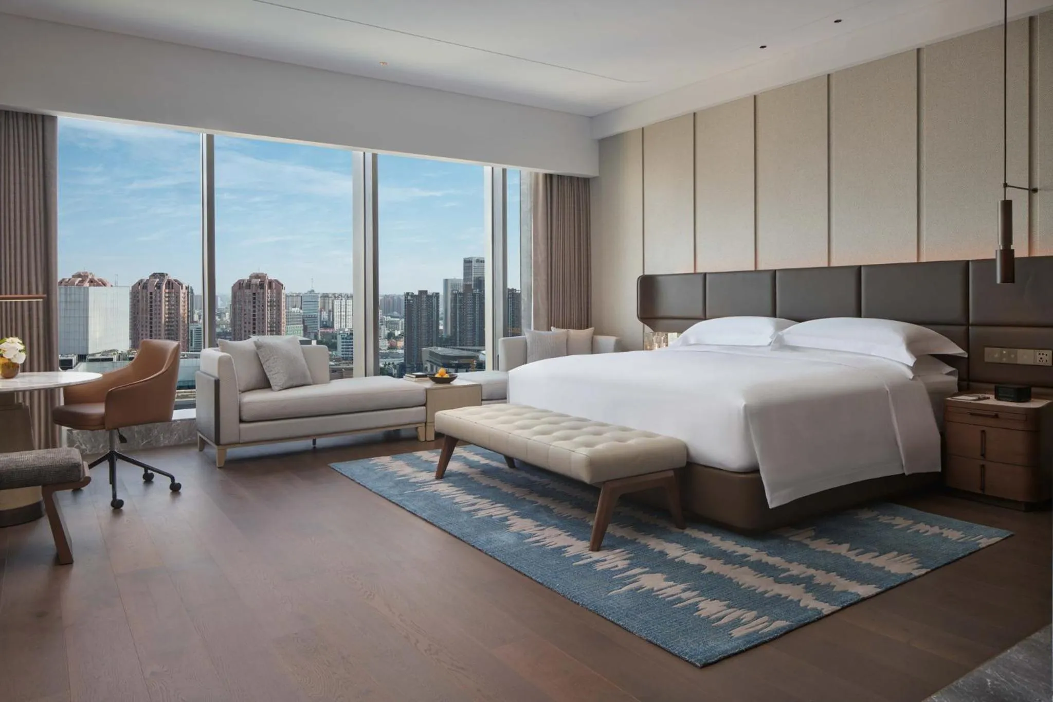 Photo of the whole room, Bed in InterContinental Hotels Zhengzhou