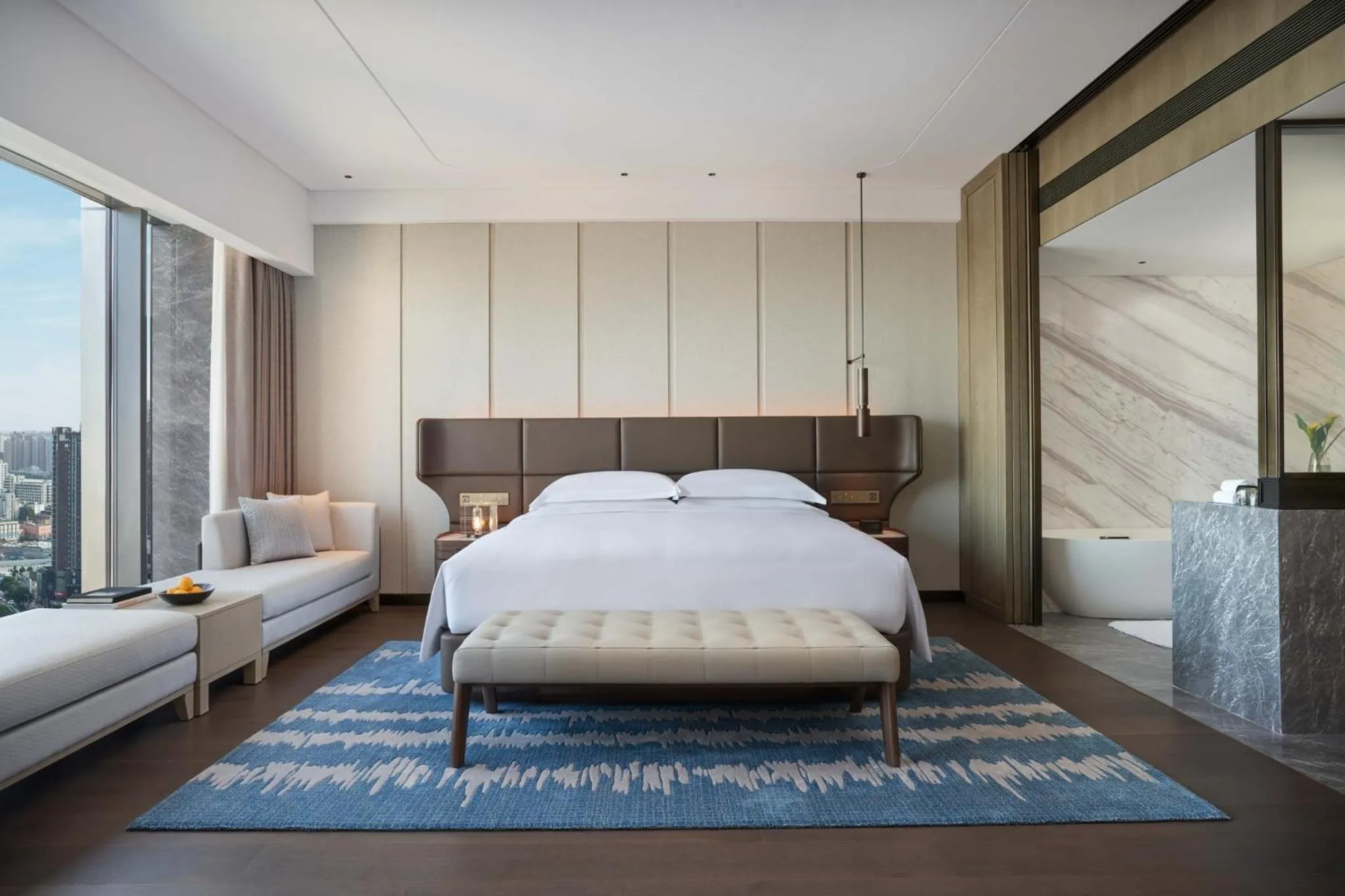 Photo of the whole room, Bed in InterContinental Hotels Zhengzhou