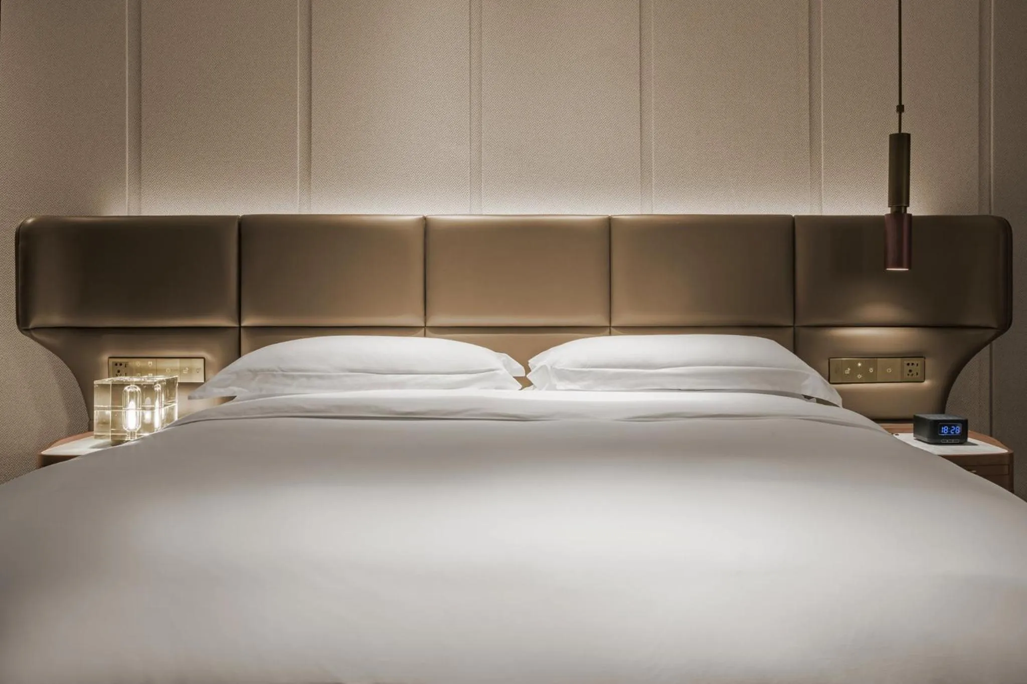 Photo of the whole room, Bed in InterContinental Hotels Zhengzhou