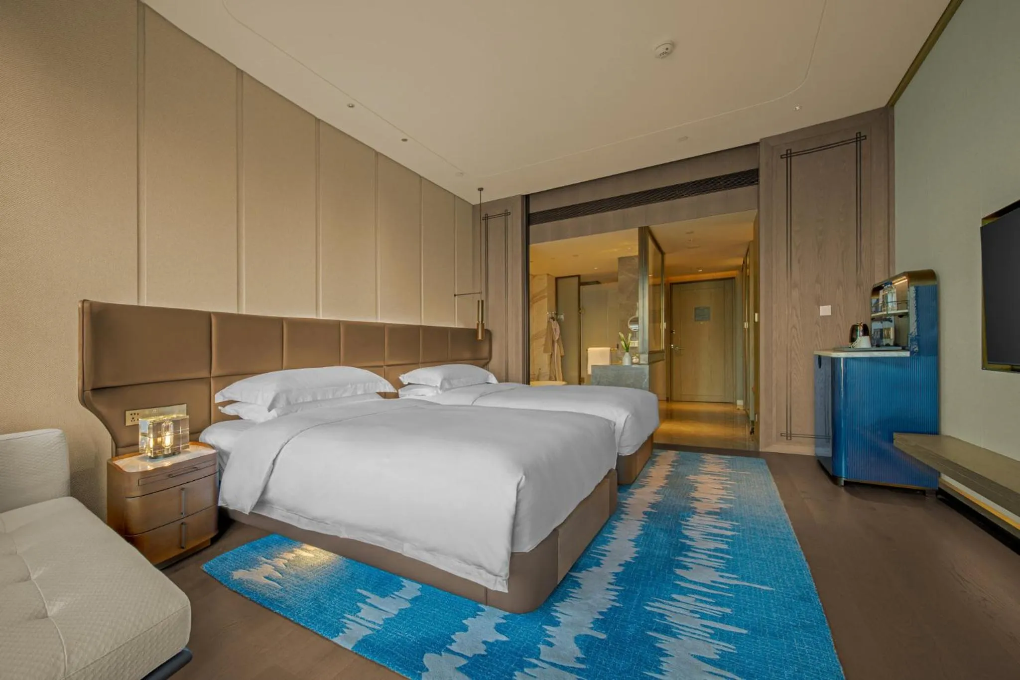 Photo of the whole room, Bed in InterContinental Hotels Zhengzhou