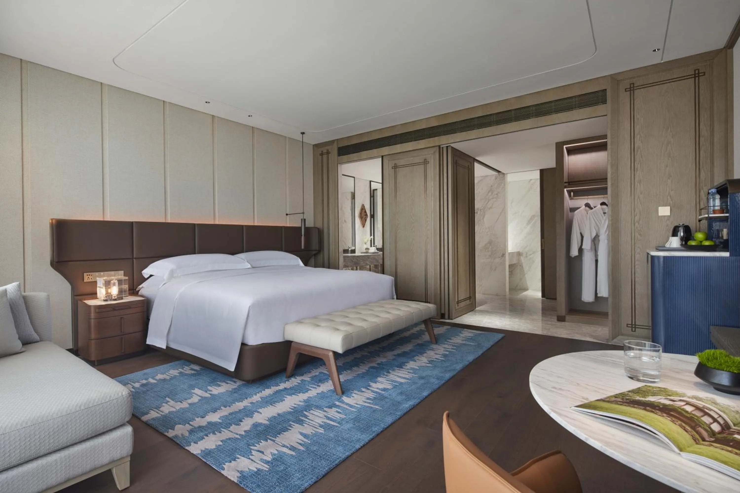 Bedroom, Bed in InterContinental Hotels Zhengzhou