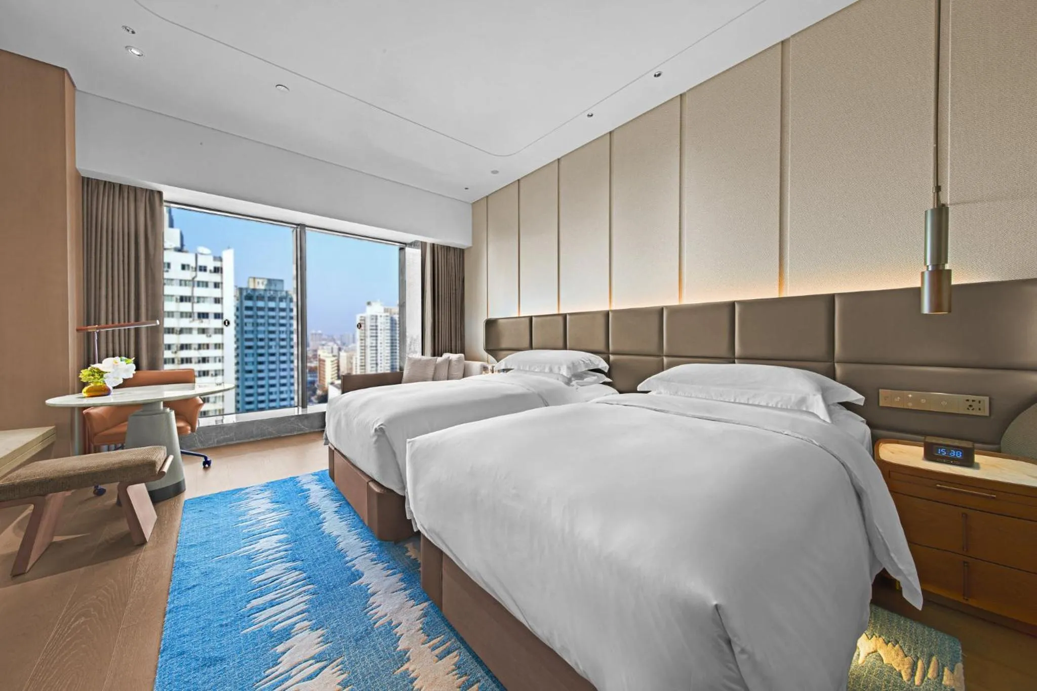 Photo of the whole room, Bed in InterContinental Hotels Zhengzhou