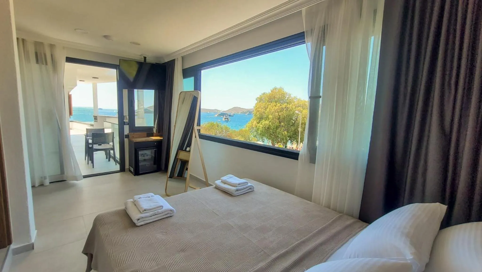 Photo of the whole room, Bed in Blue Point Hotel Yalikavak