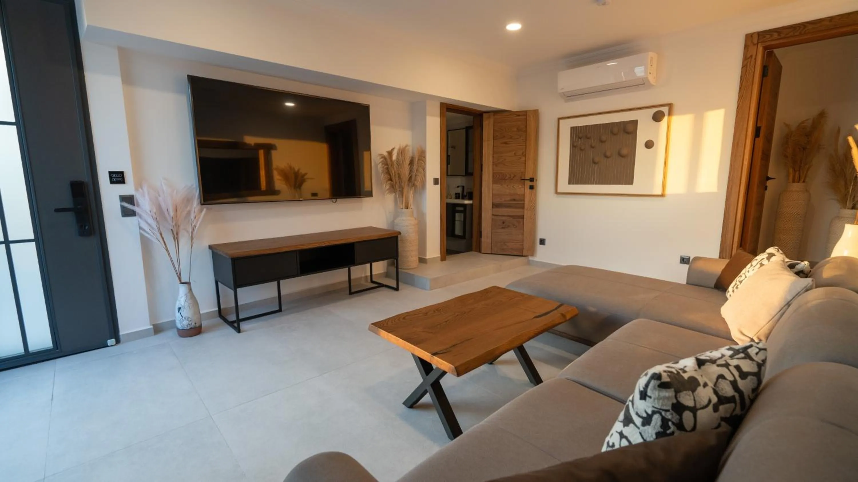 TV and multimedia in Blue Point Hotel Yalikavak