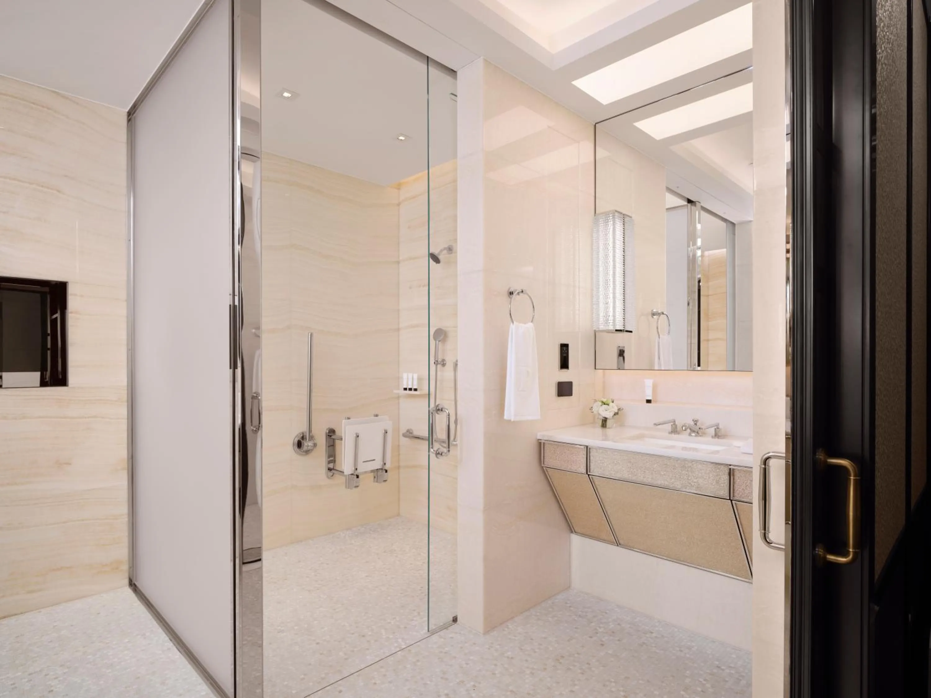 acessibility in The Peninsula London