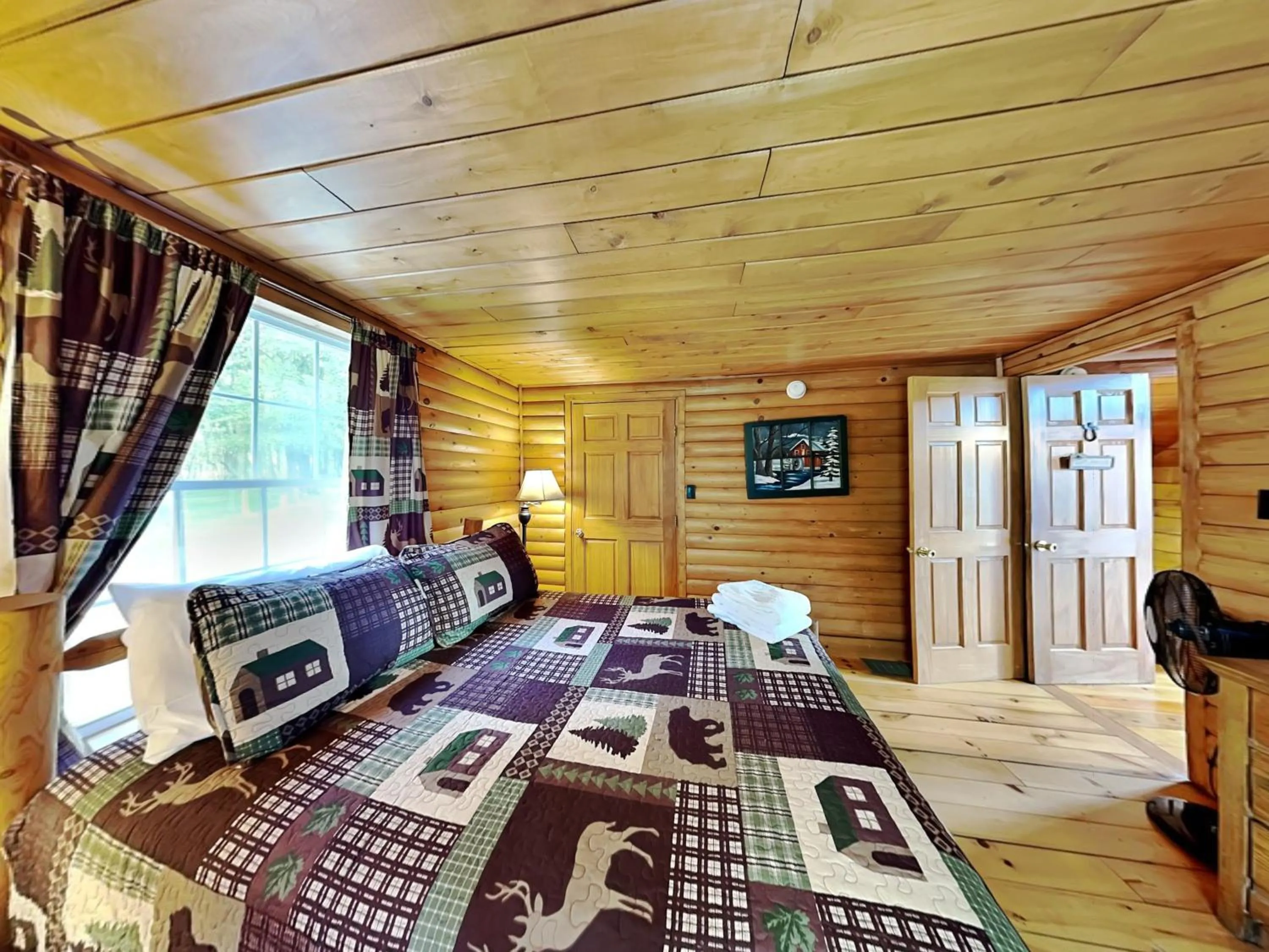 Property building, Bed in Windy Acres