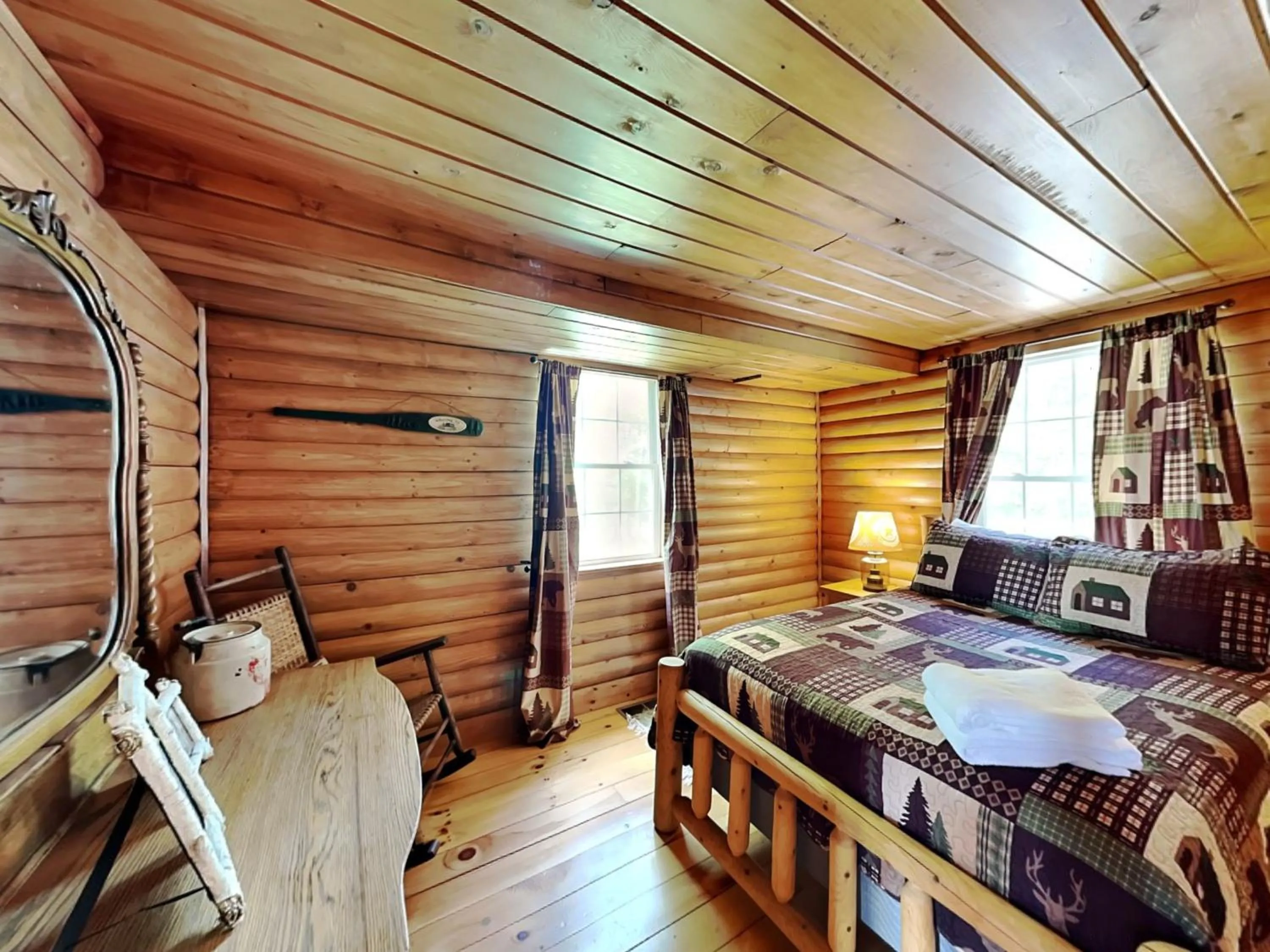 Property building, Bed in Windy Acres