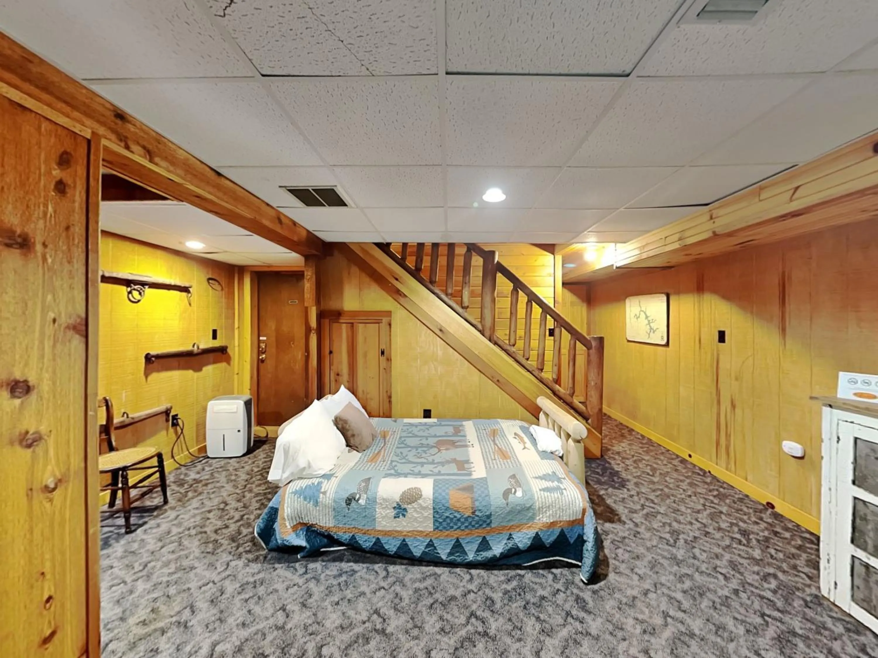 Property building, Bed in Windy Acres