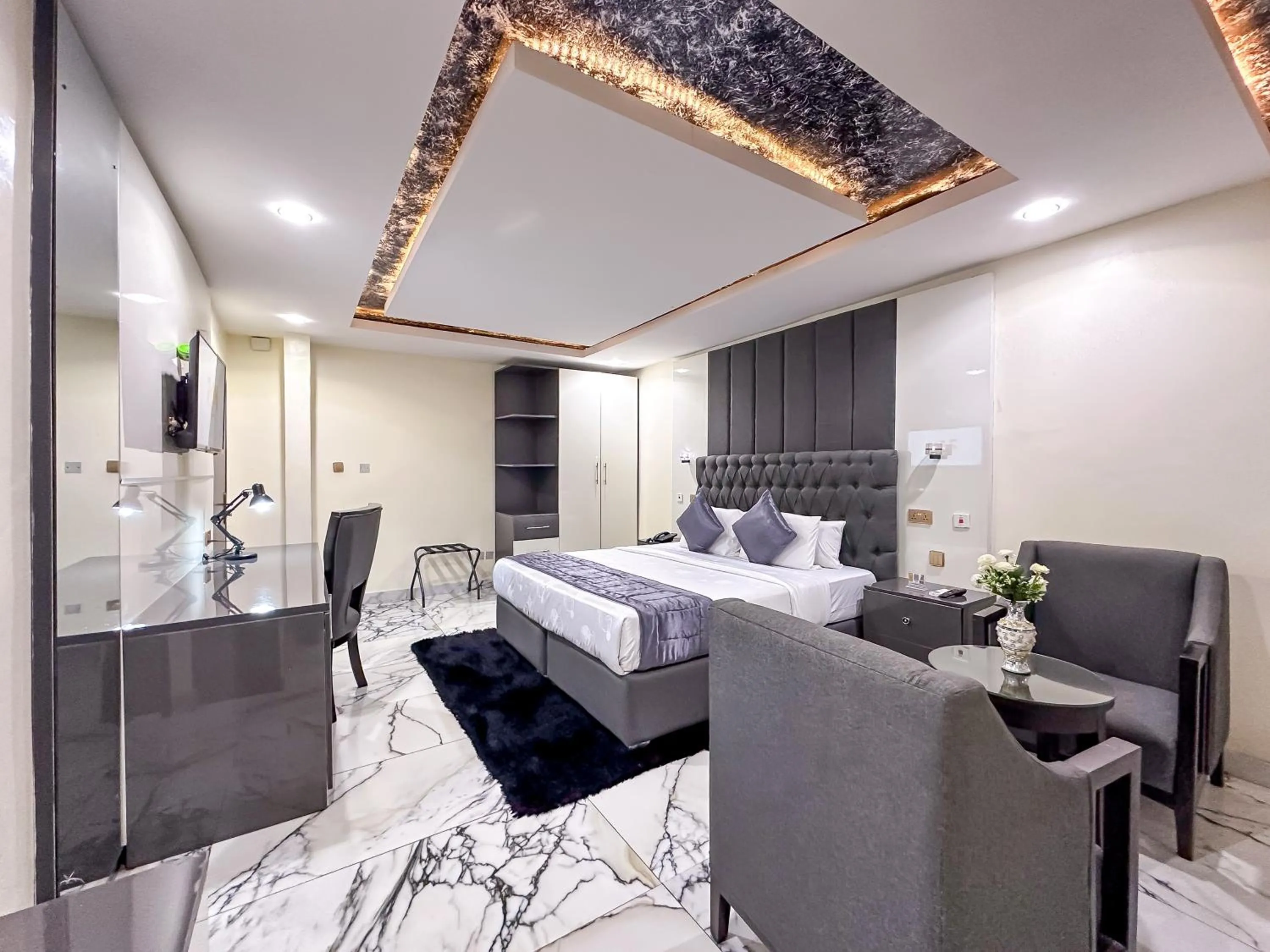 Coffee/tea facilities, Bed in Parkview Astoria Hotel