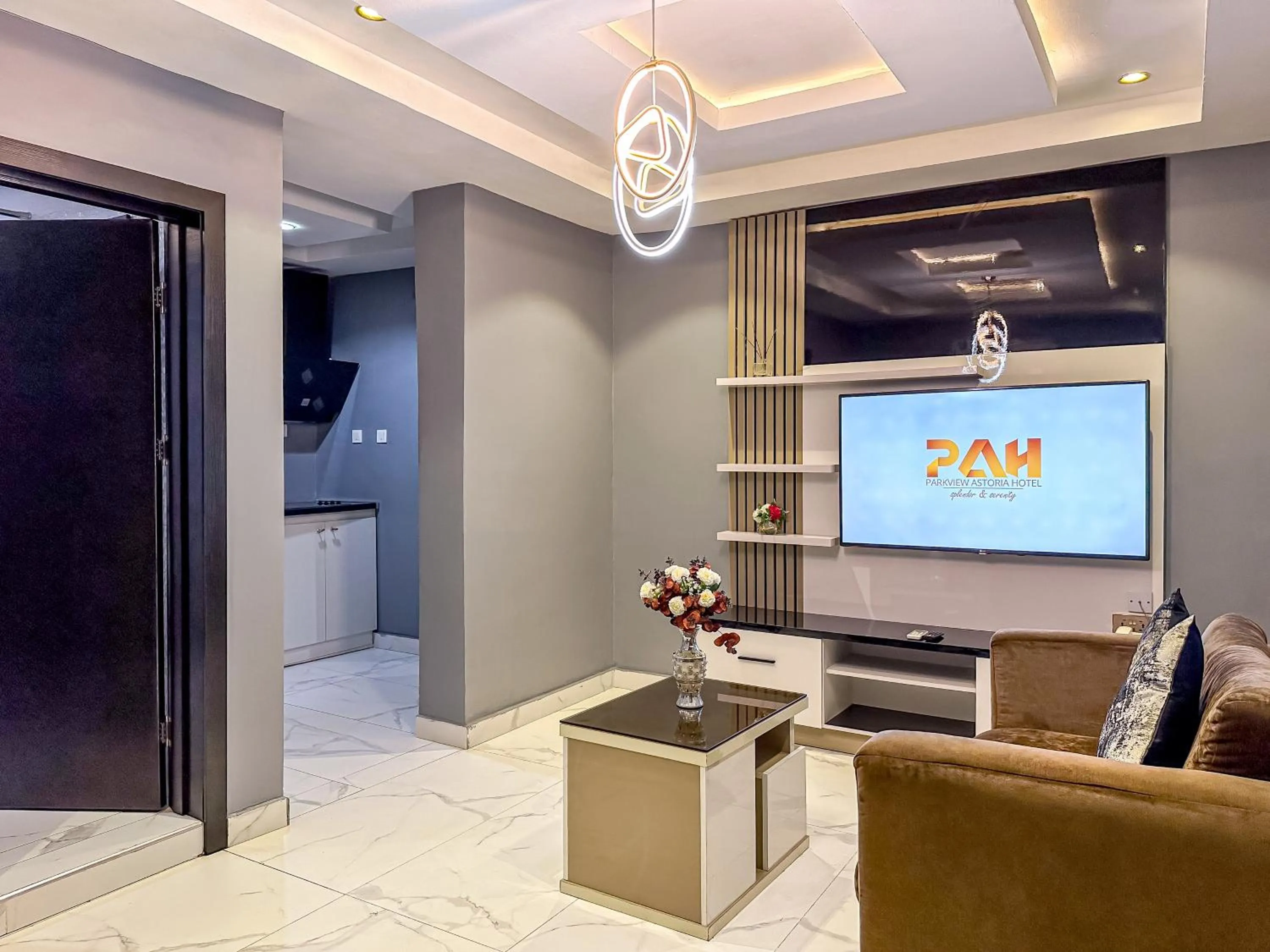 Restaurant/places to eat in Parkview Astoria Hotel