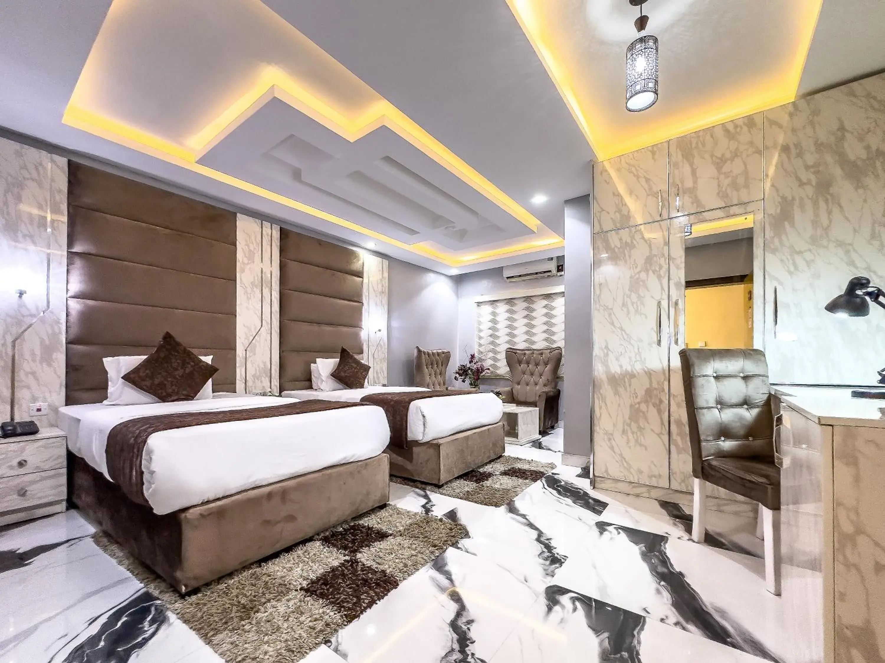 Deluxe Queen Room with Two Queen Beds in Parkview Astoria Hotel Deluxe Queen Room with Two Queen Beds in Parkview Astoria Hotel