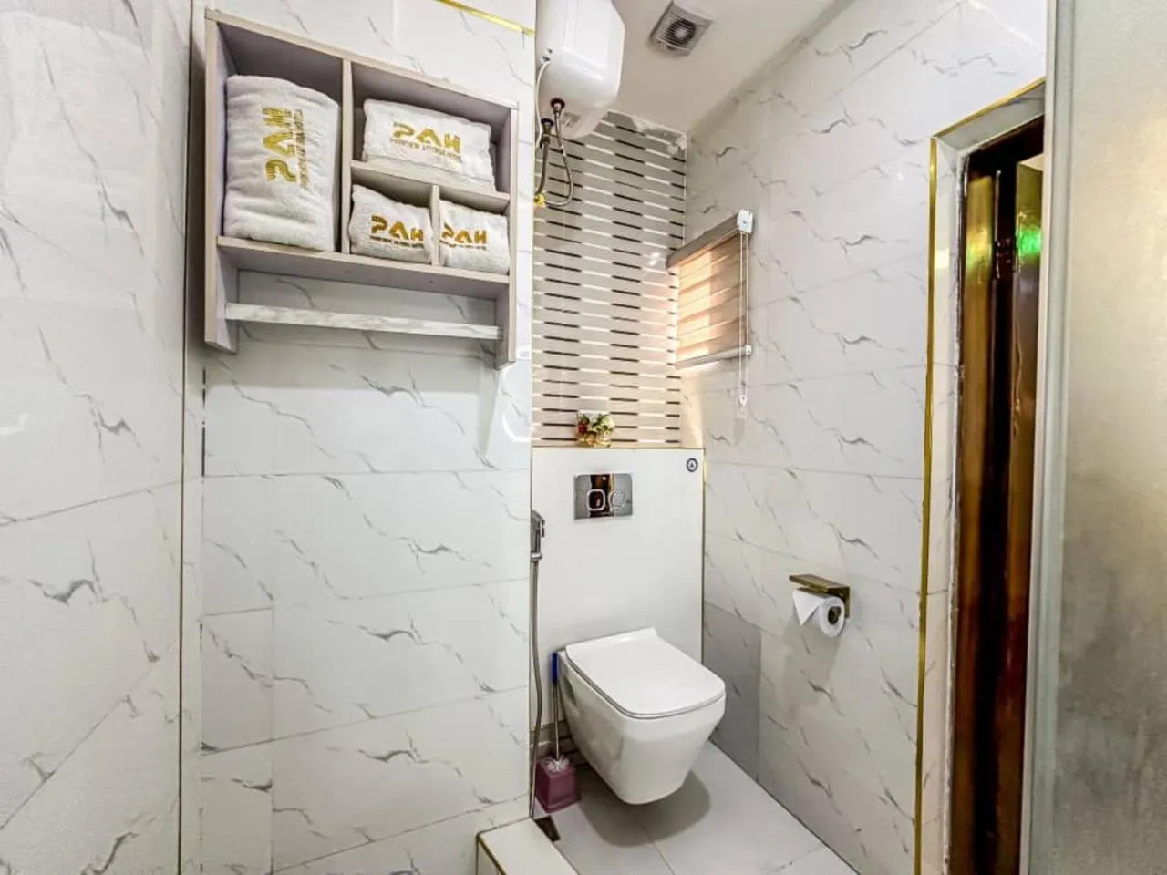 Bathroom in Parkview Astoria Hotel