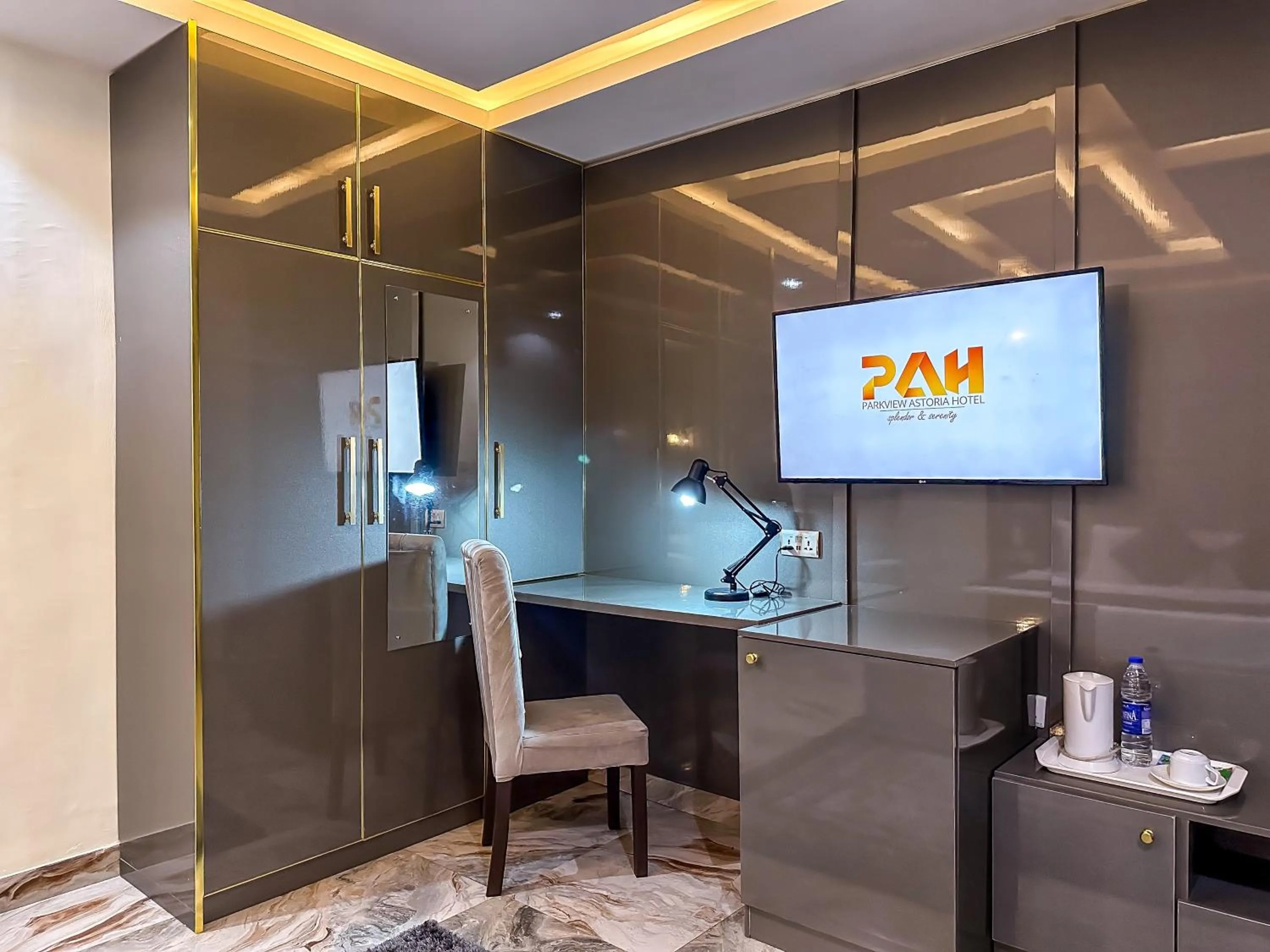 TV and multimedia in Parkview Astoria Hotel