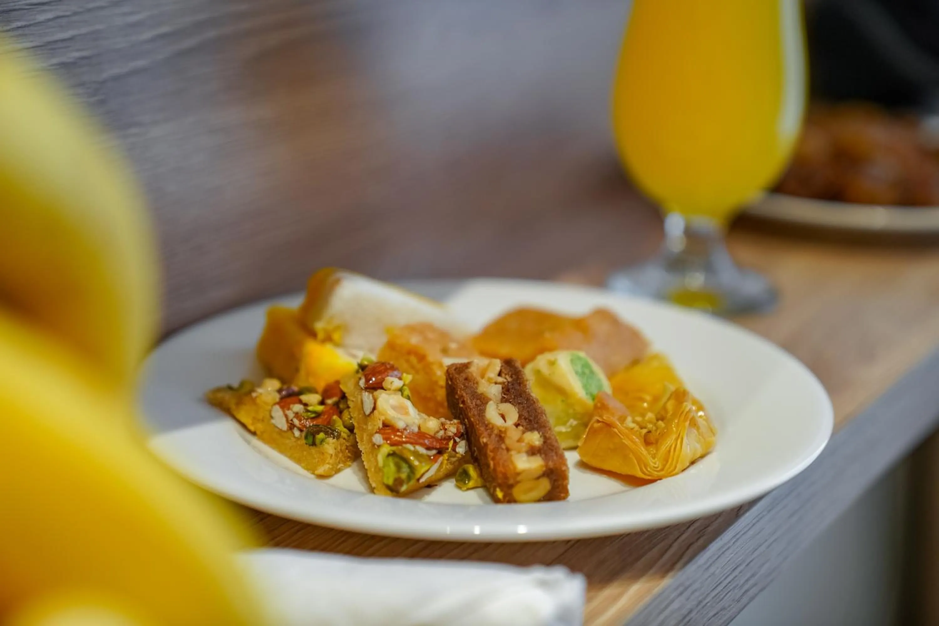 Food and drinks in Worth Elite Hotel